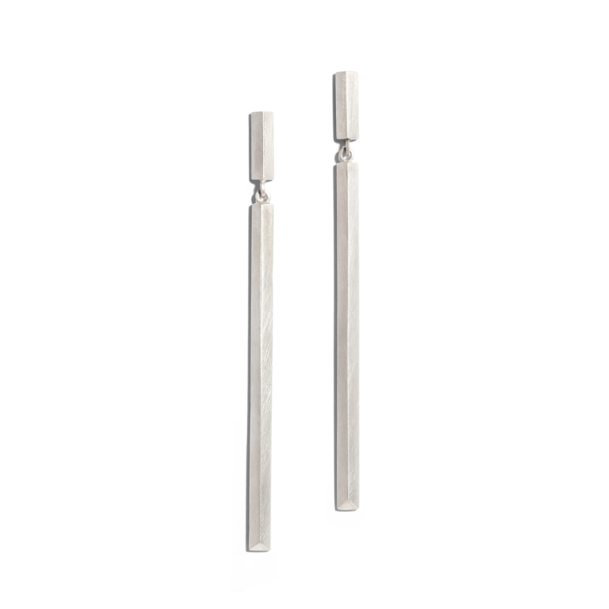 KNIFE EDGE LONG EARRINGS SILVER