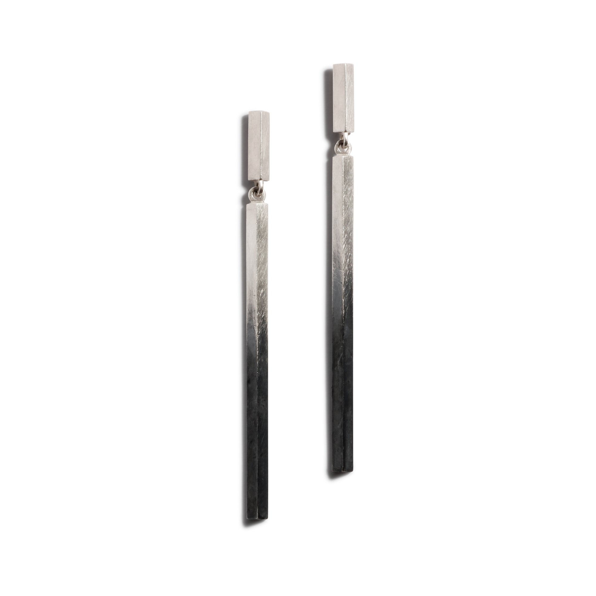 KNIFE EDGE LONG EARRINGS BLACK