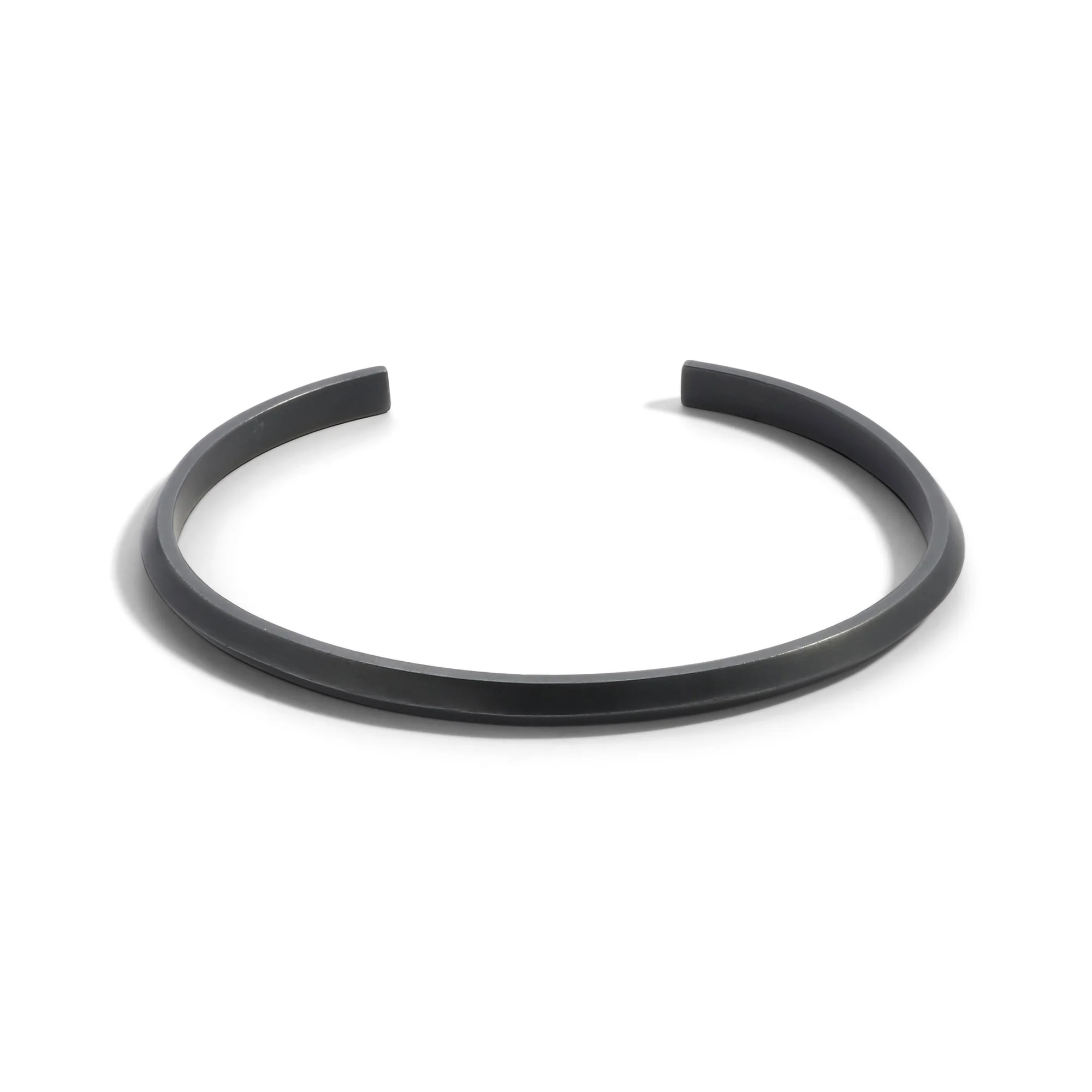 KNIFE EDGE CUFF BLACK