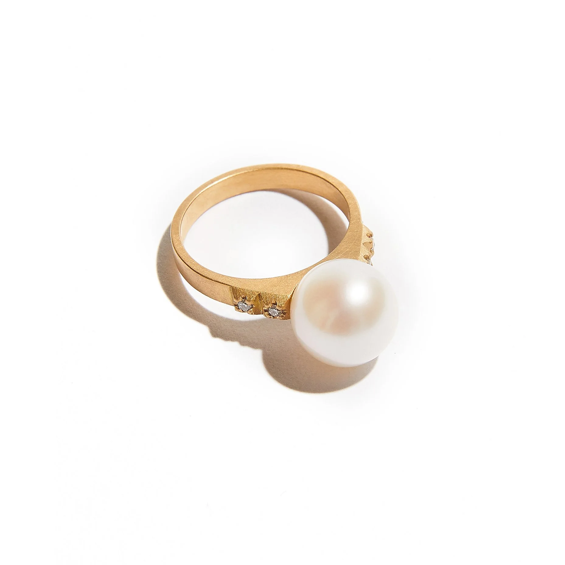 PEARL AND PYRMAIDS RING