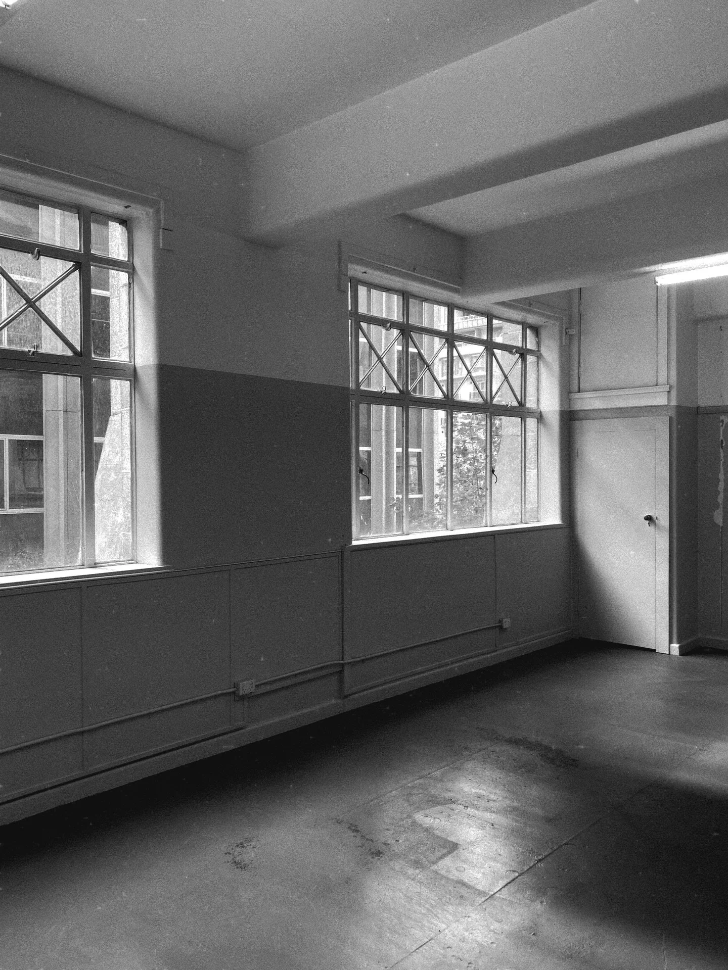 Melbourne jewellers + creatives ✨ 

Seeking someone to share a studio space in the CBD.
A beautiful 35sqm room in a heritage building with high ceilings, large windows, and abundant natural light. Suitable as a shared workshop/showroom, or easily div