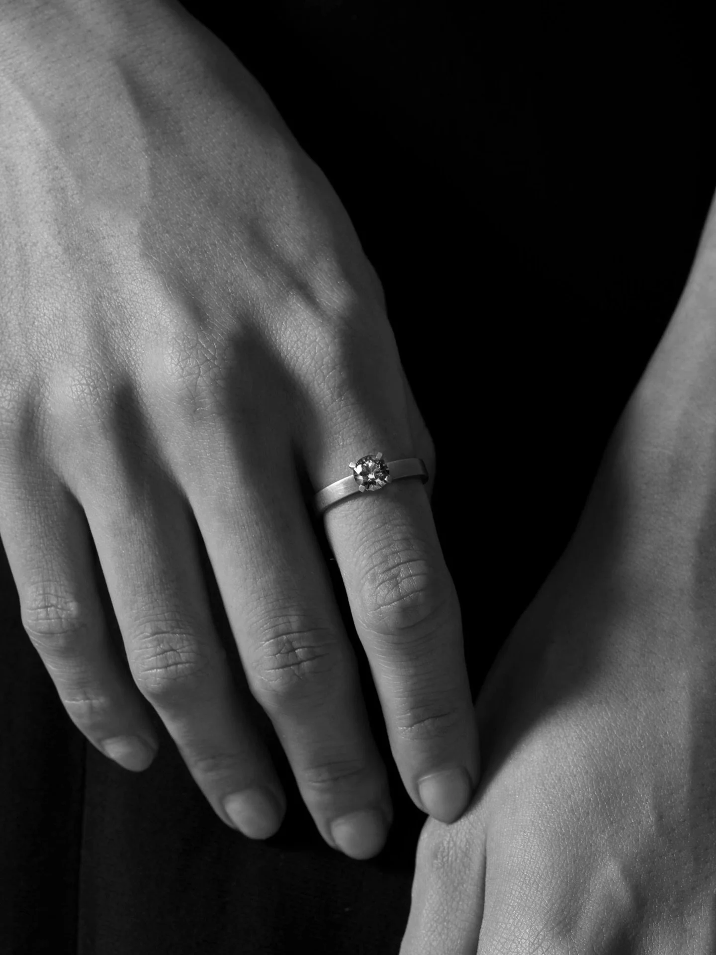 Modern Classic 💎 
A 0.90ct brilliant cut diamond set in 18ct white gold. Simple minimalism, a timeless solitaire ring designed to sit seamlessly alongside a wedding band.

Ignis Diamond Ring available from Melbourne stockist @po8gallery 🖤

www.emma