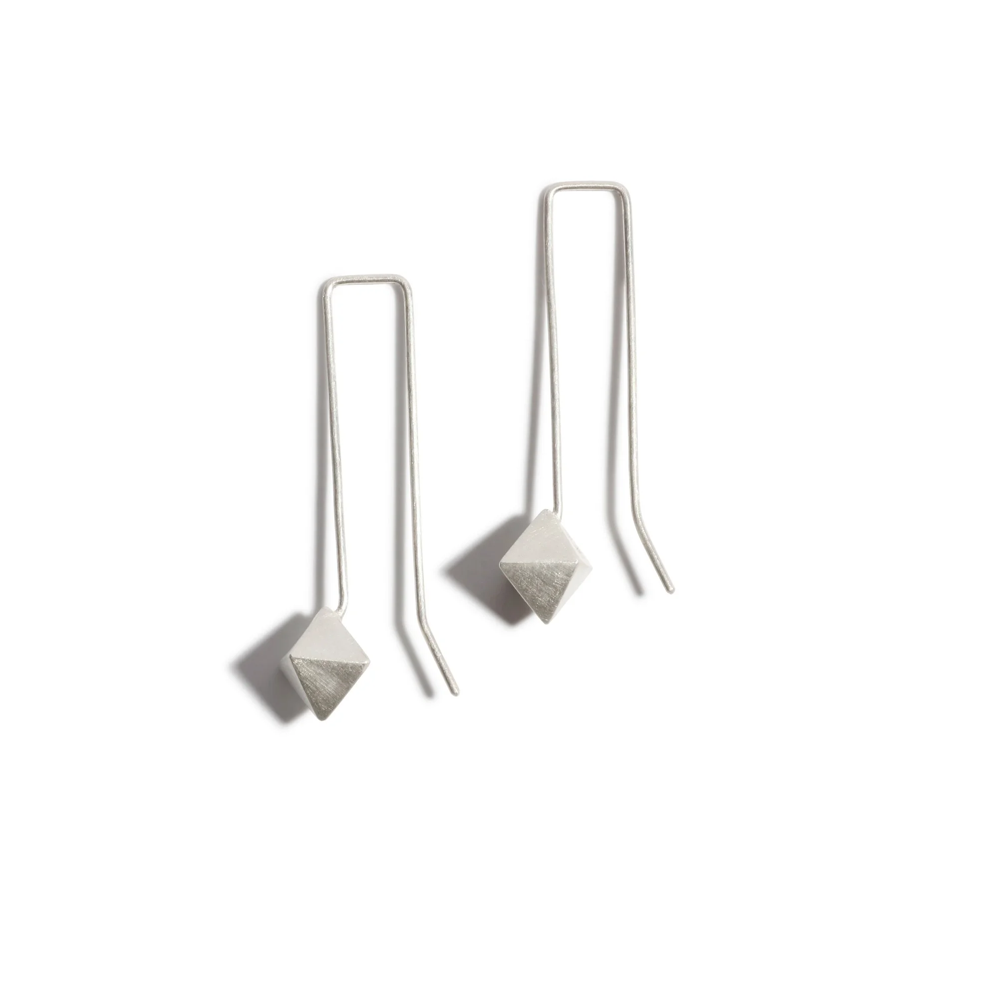 OCTAHEDRON RIGHT ANGLE EARRINGS SILVER