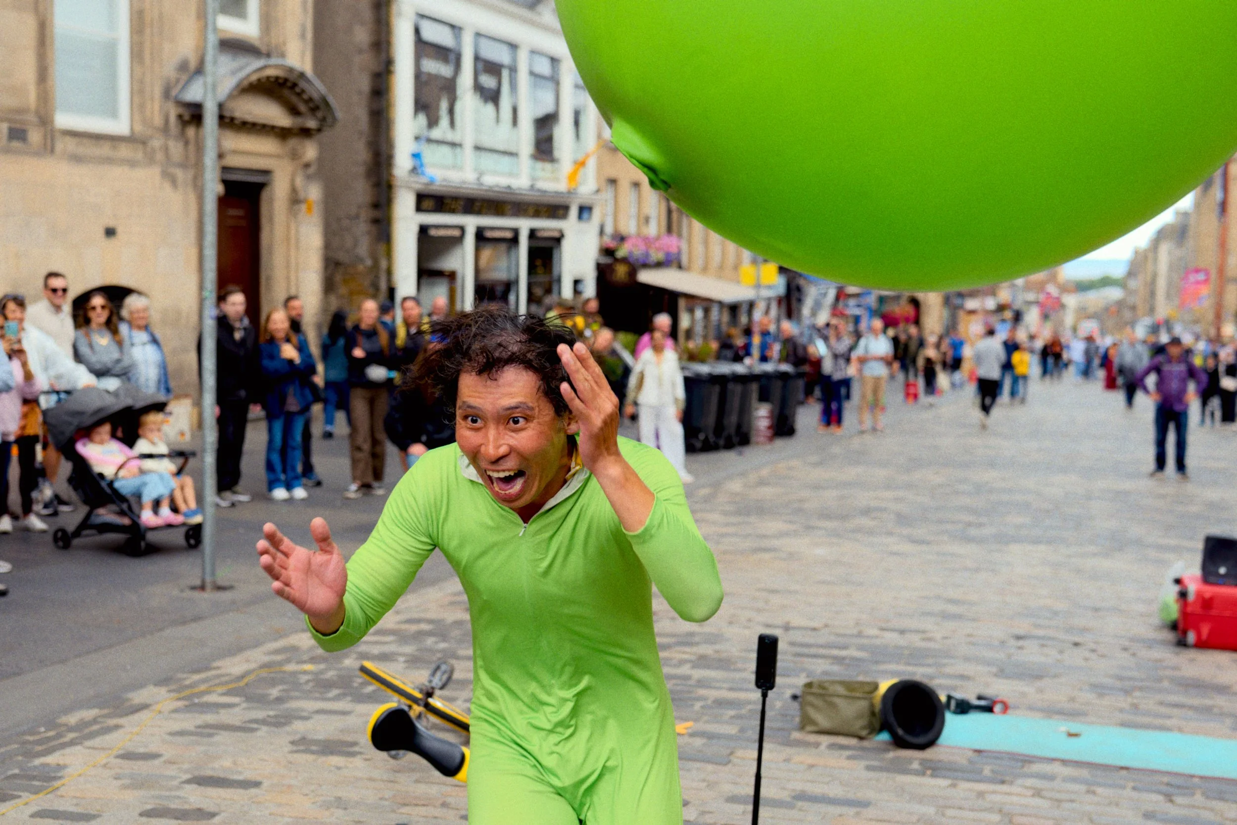 Performance-MrBanana-Surprise-1.jpg