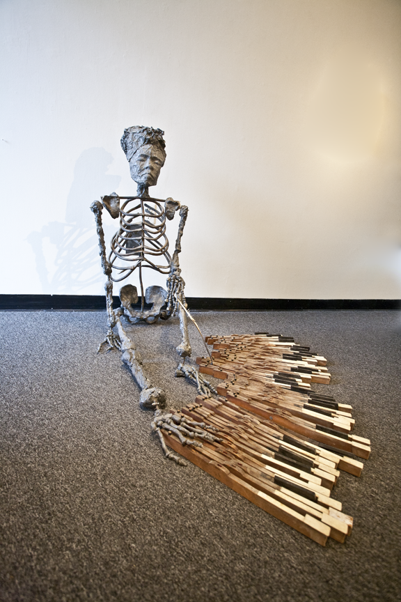 Marionette

Steel, Plaster, Aluminum foil, Piano keys 2014