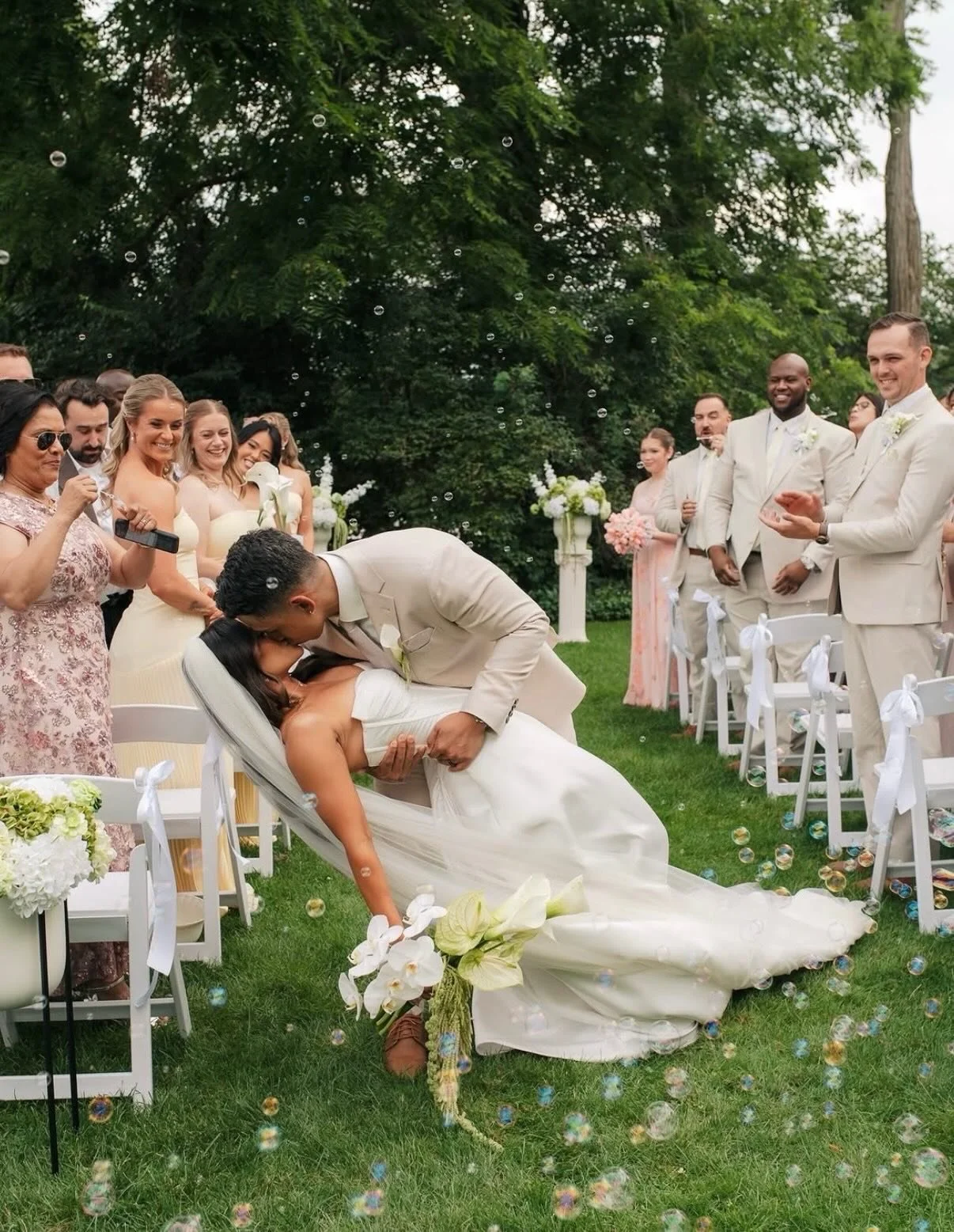 The outdoor ceremony of our dreams✨

Planning and Design: @kceventsservices
Venue: @spencer_hotel
Photographer: @thistleandrosephotovideo
DJ: @south_west_productions
Florals: @westdaleflorist + our bride
Rentals: @abeventrental + @eventvibesldnont
Dr