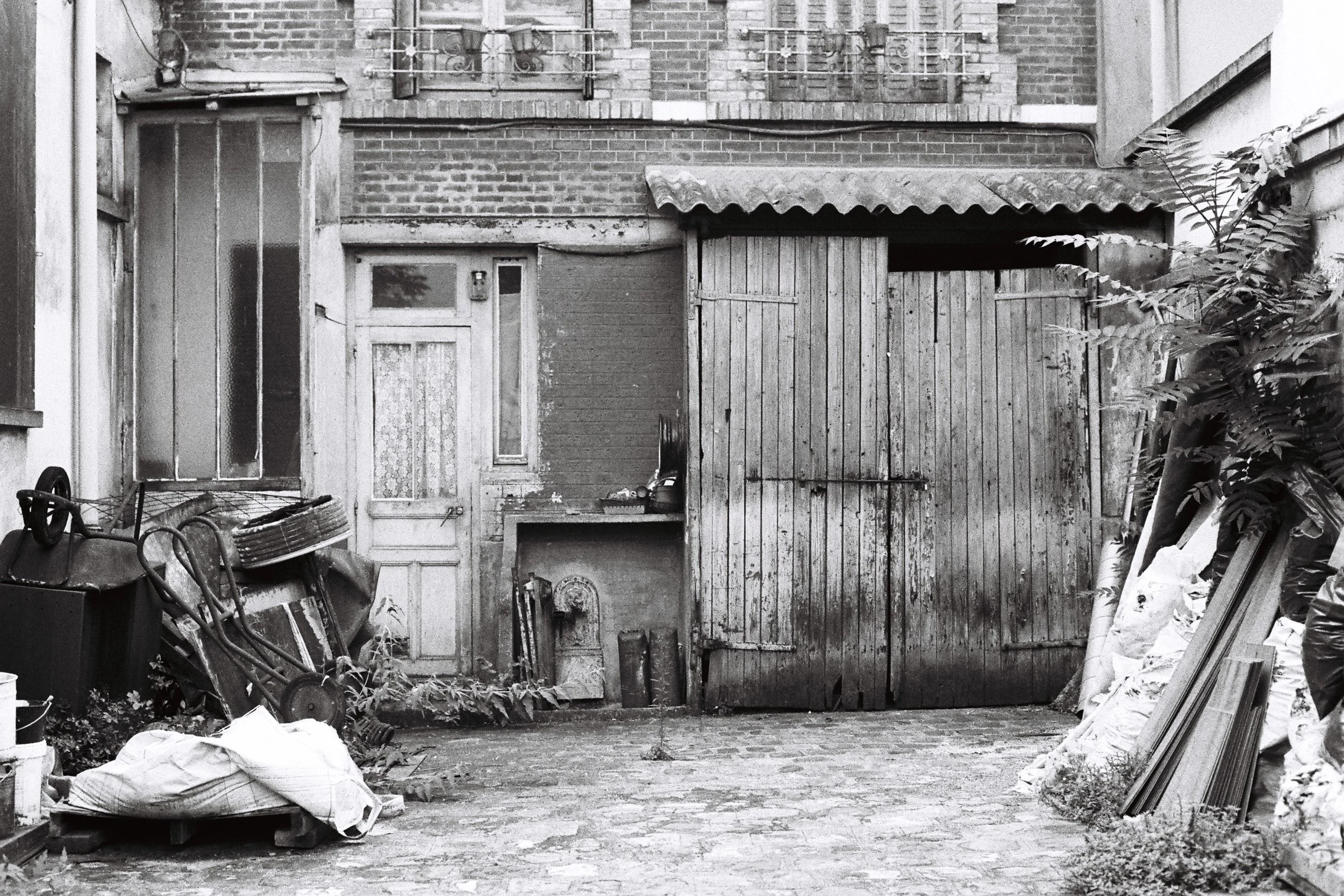 Passage de l'Ermitage, Paris XXE.JPG