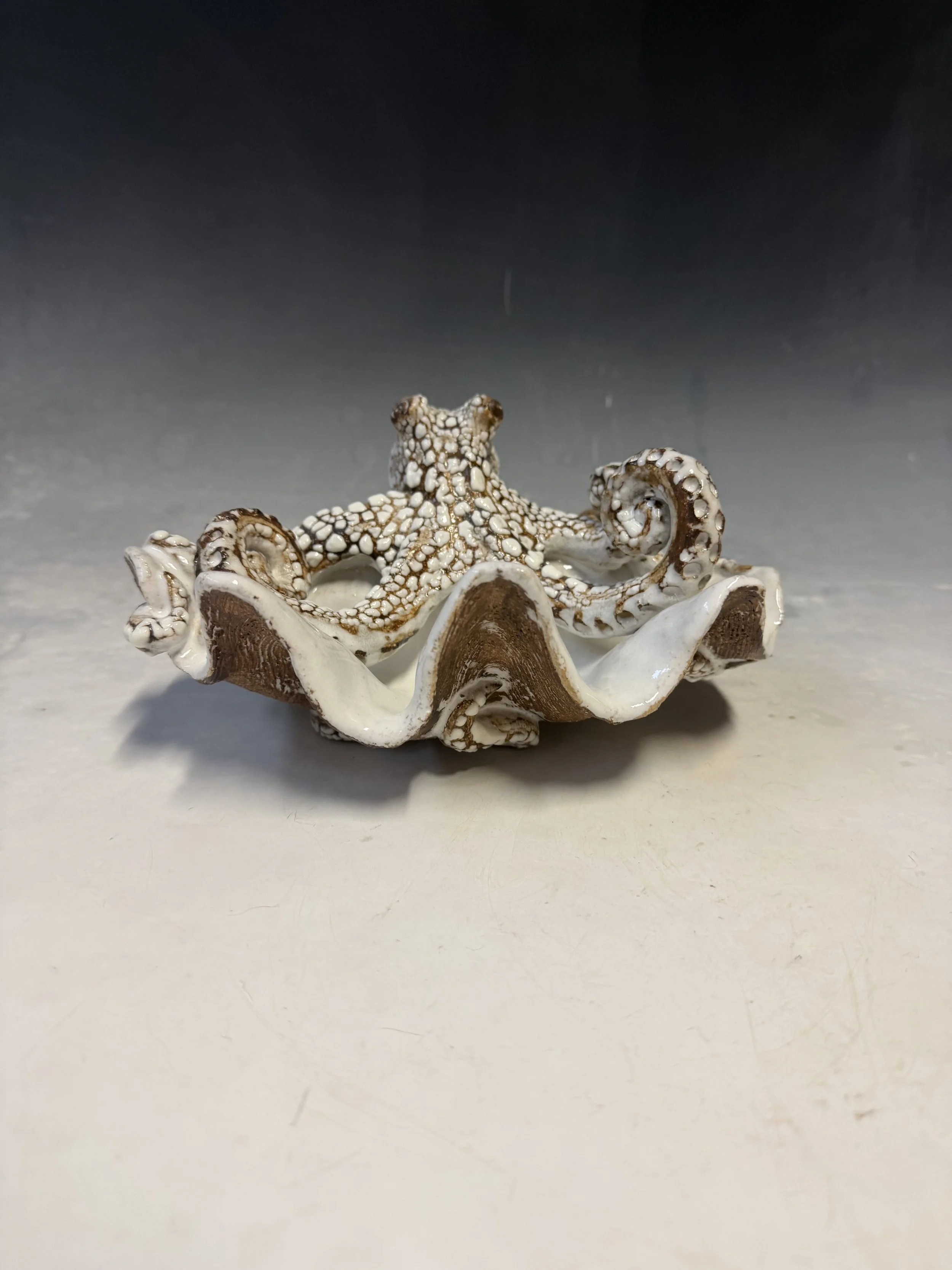 Mini Clam Shell with Octopus