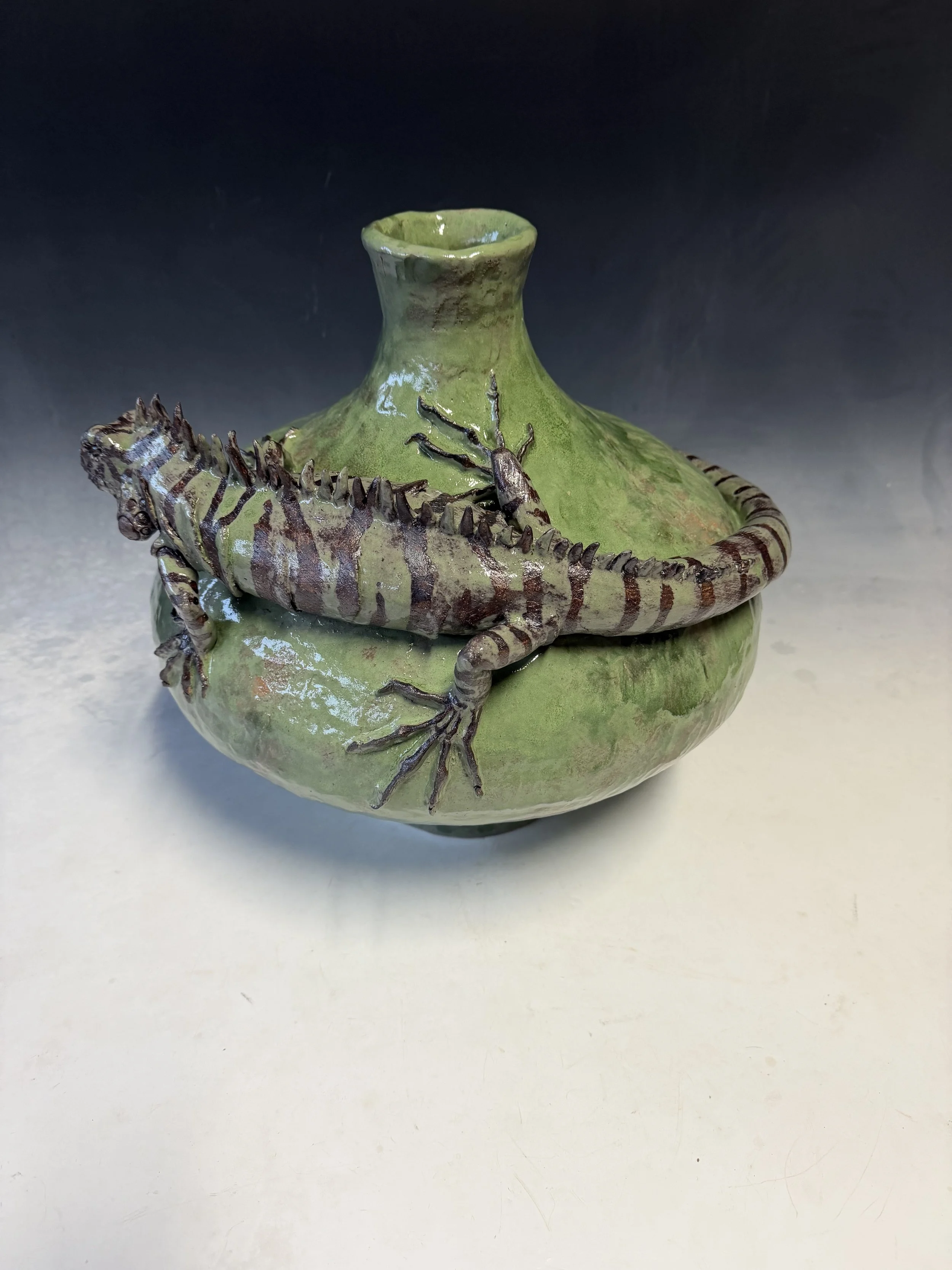 Iguana Vase