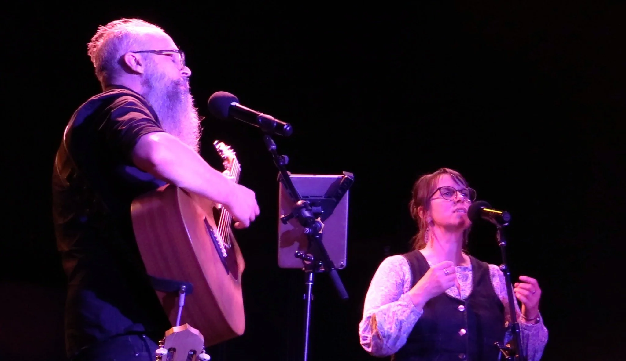 Live At Union Square Ballarat 2025 Sam Bell and Holly Sewell. One Part Gin dark folk music Ballarat, Creswick.