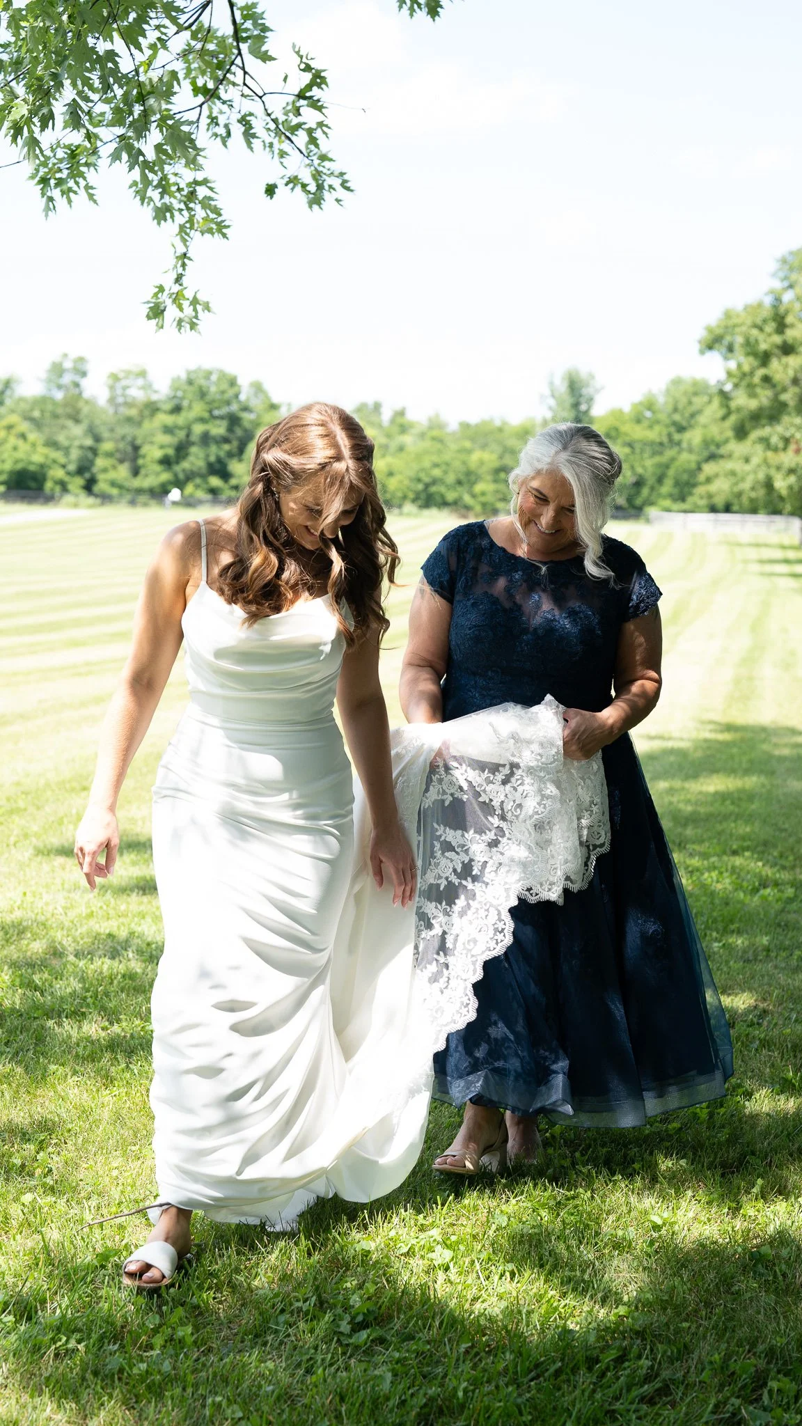 Bride and mother moment at a Nashville wedding