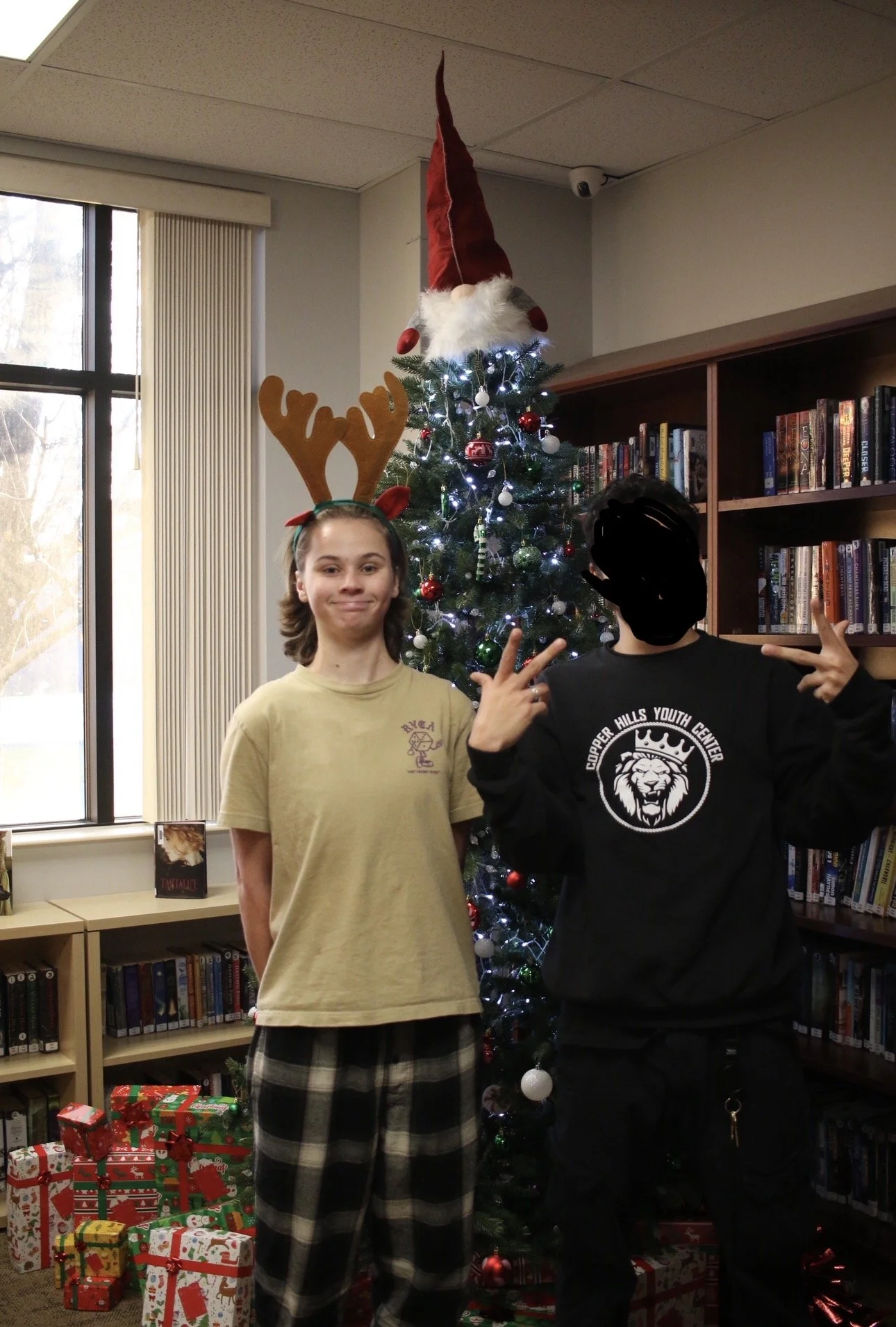 Julia Castellano's Christmas photos for her parents to make her seem happy.