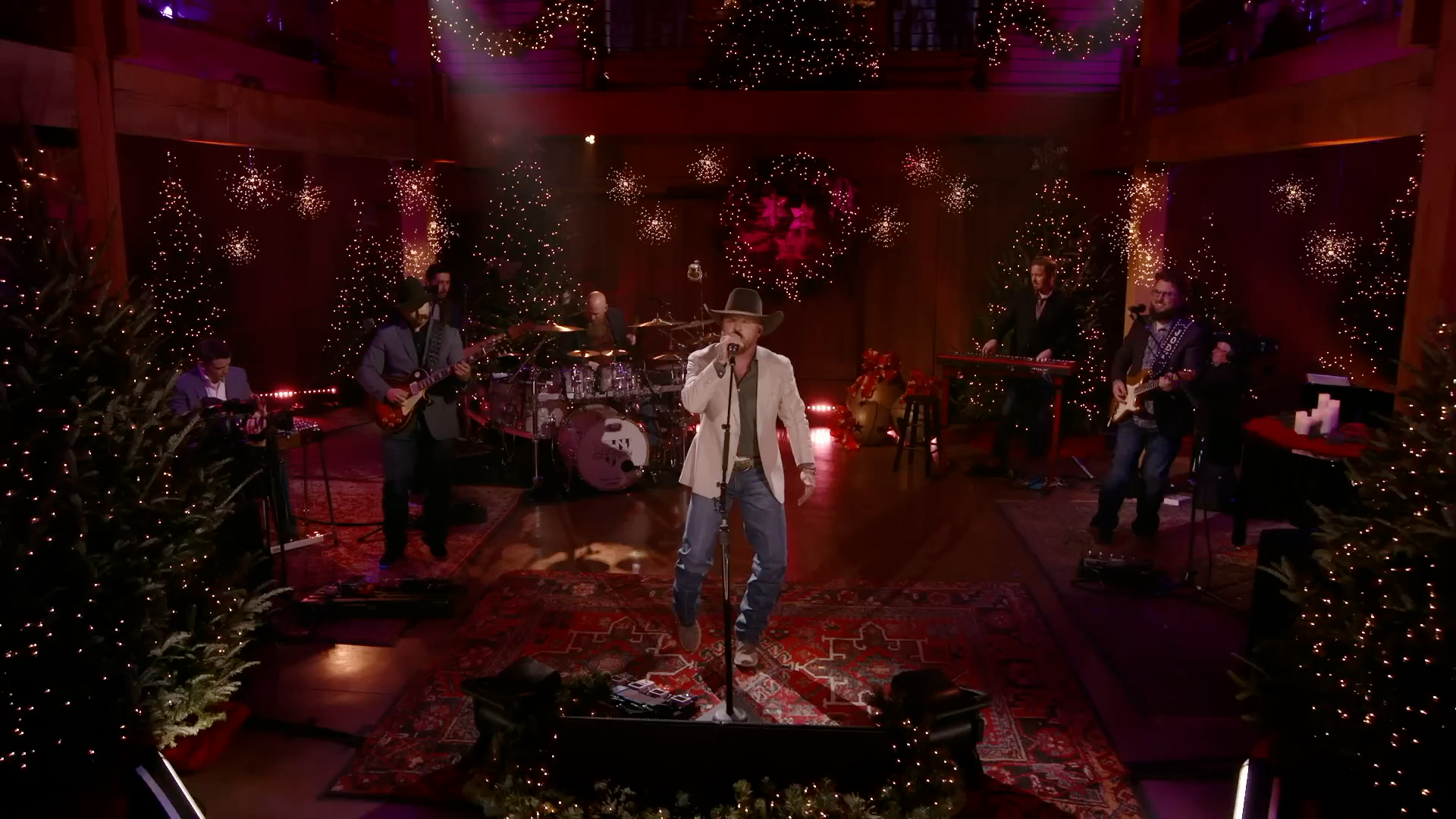 CMT Presents: A Cody Johnson Christmas : Cody Johnson Performs "Santa Claus Is Back In Town"