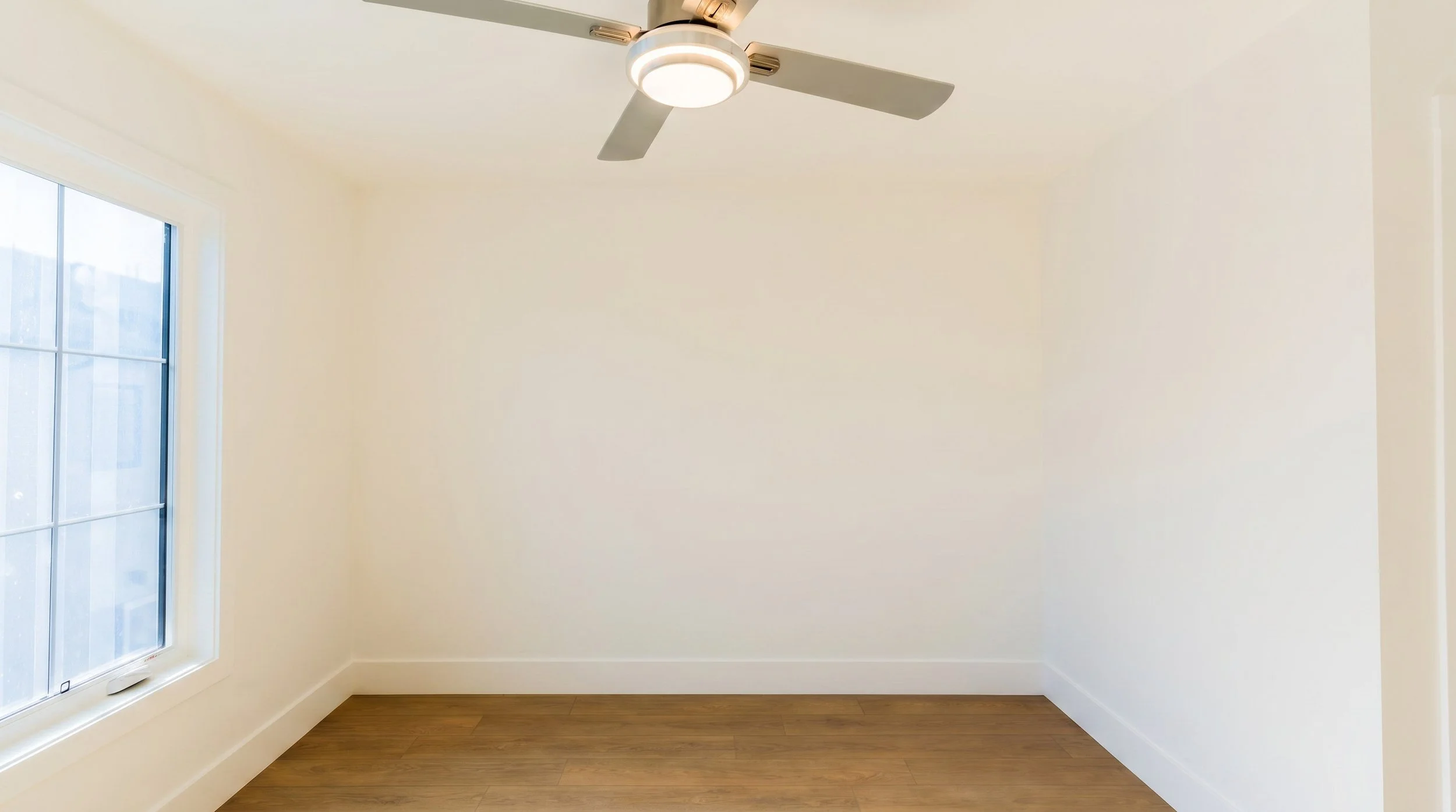 Unit 201 Uptown 17th Calgary 3-bed townhouse spacious bedroom with ceiling fan and natural light - available at Suite Getaways