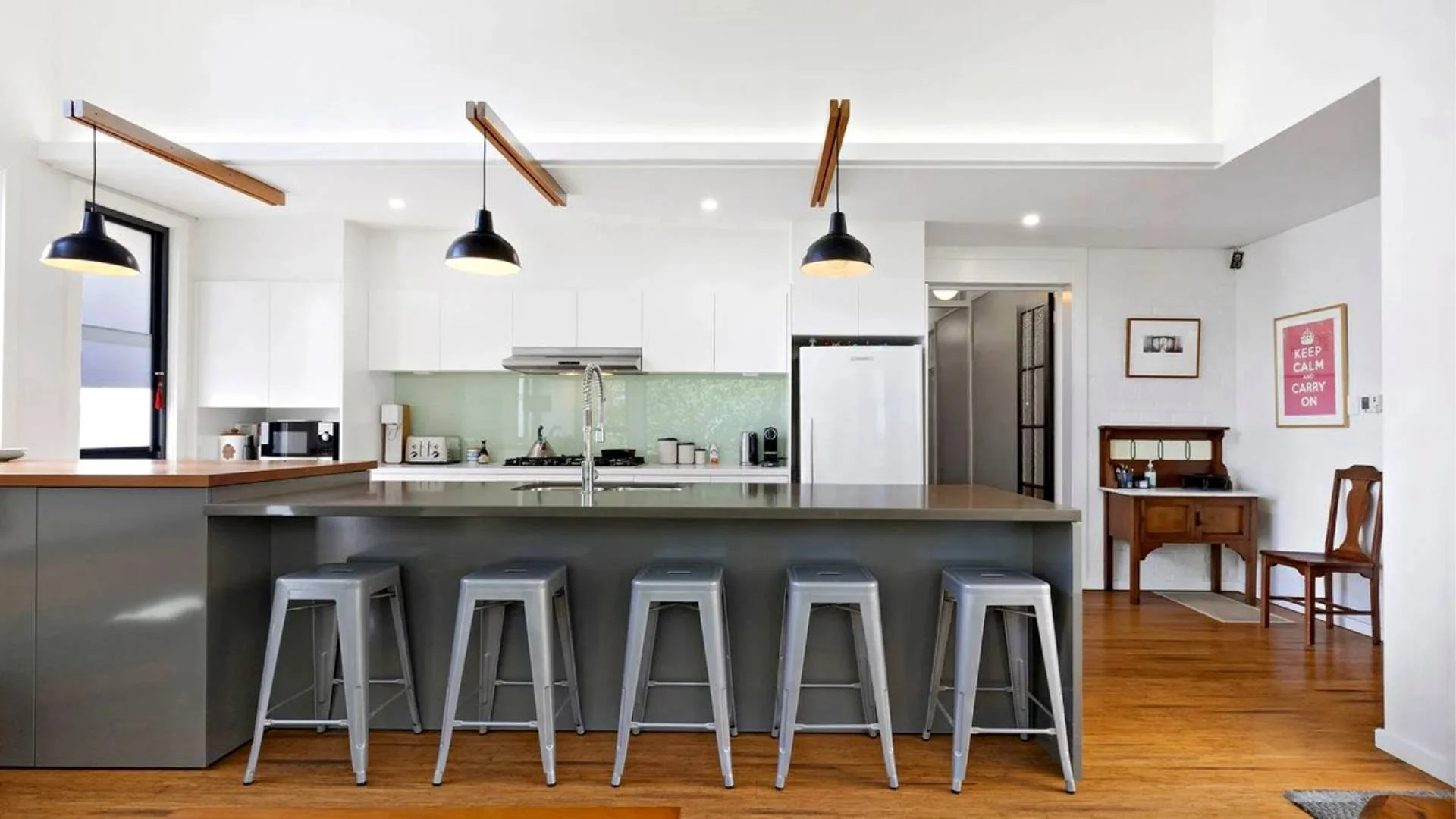 A modern kitchen renovation by Blue Mountains builders Wright Building & Carpentry