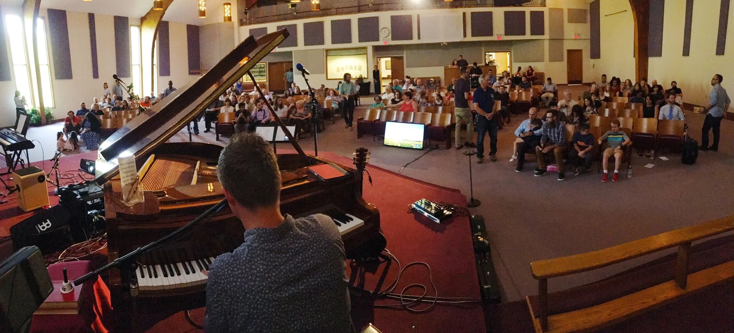 Sing at Storyline Church, Oregon USA