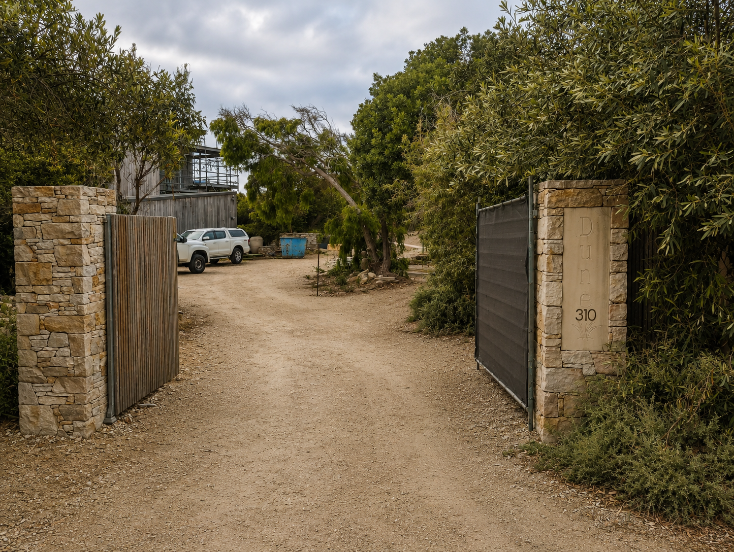 drive way pillars.png