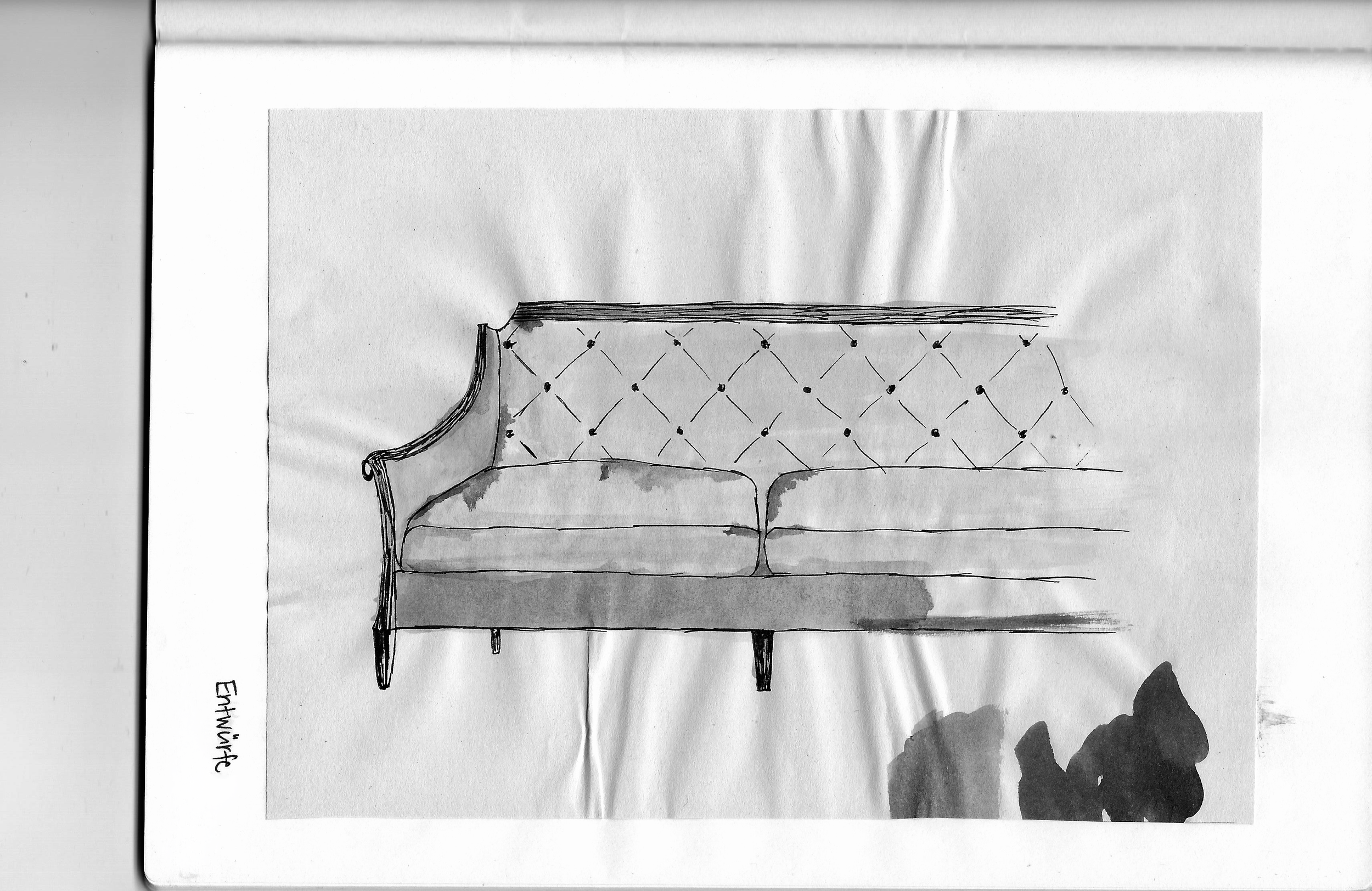 Skizze eines eleganten Sofas mit hoher Rückenlehne, abgerundetem Armlehne, Knopf-Polsterung im Rückenbereich und vier kurzen Beinen.