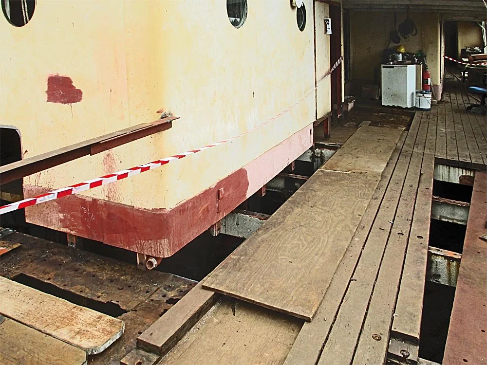 Flush-riveted-superstructure-plate-seams.jpg