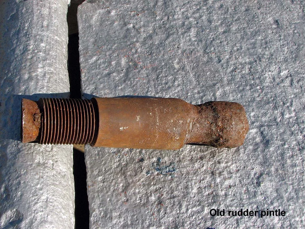 Old-rudder-pintle.jpg