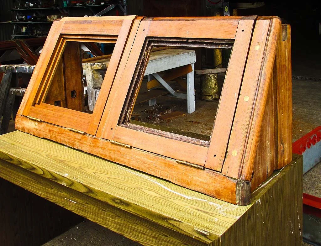 Main-deck-skylights-over-pilots-cabins.jpg