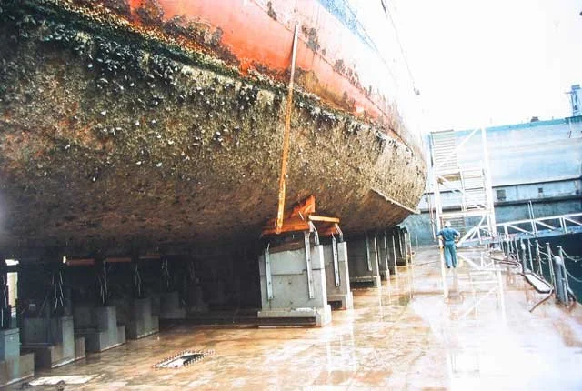 JO-in-dock-hull-1997-sm.jpg
