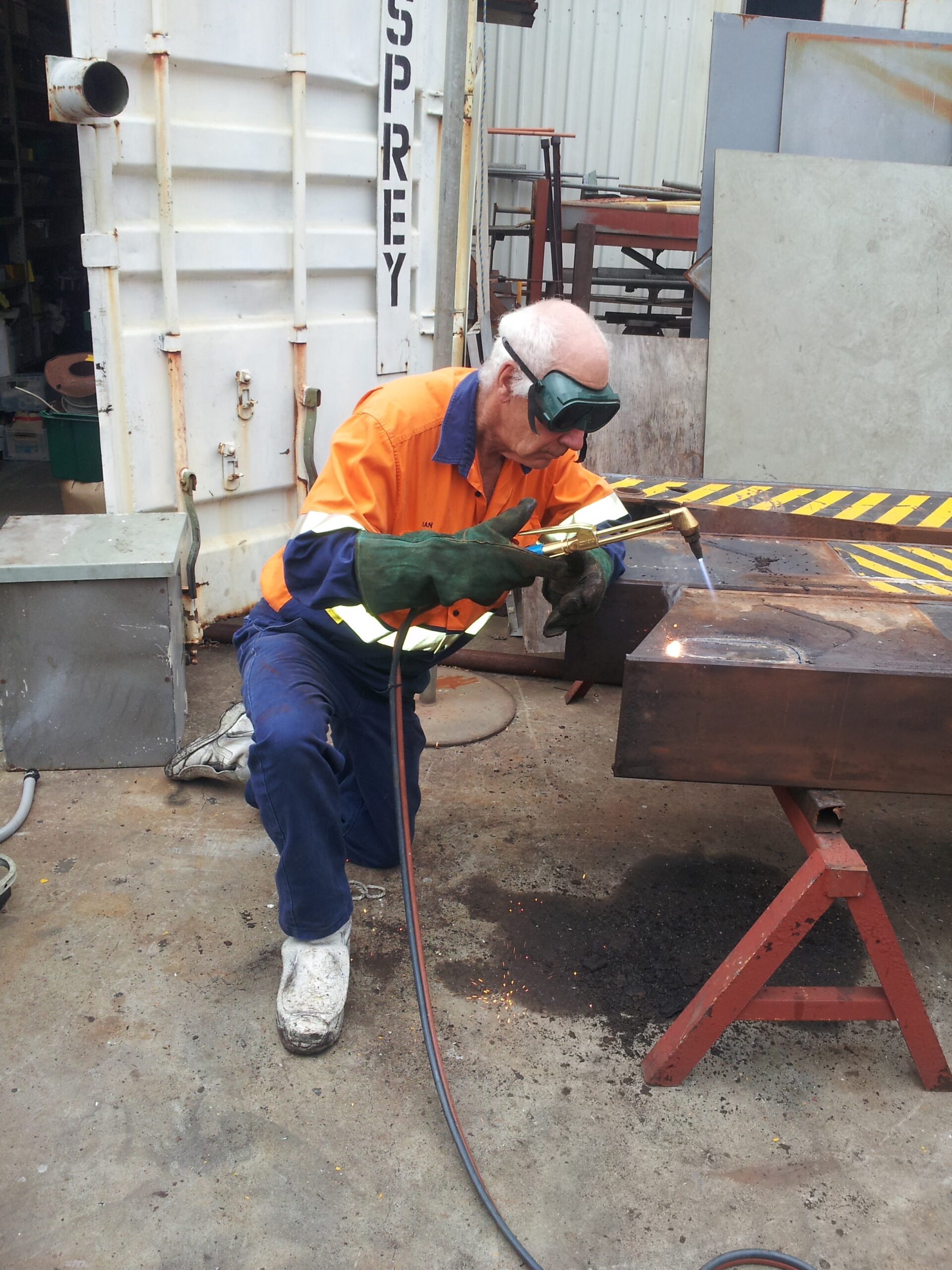 Tadano crane – cutting out rusted steel