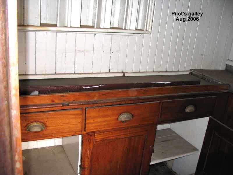 JO-pilot-galley.jpg