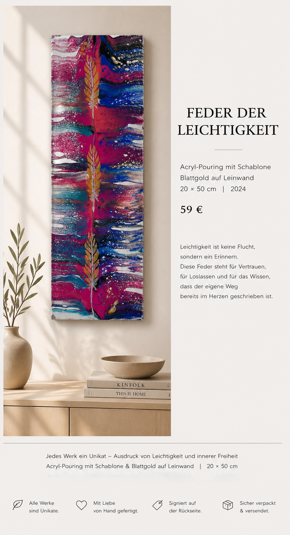 Ein farbenfrohes abstraktes Acryl-Gemälde auf Leinwand mit goldenen Blattmustern, das an einer weißen Wand hängt. Darunter steht ein Holzregal mit einer Vase, einem Schalen und Büchern.