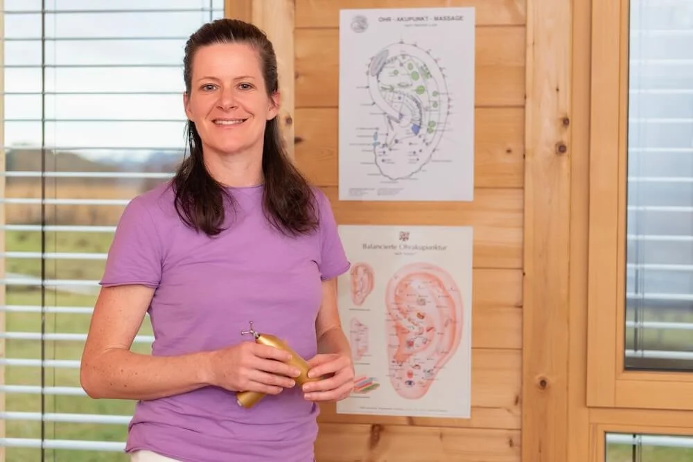 Kerstin Achleitner-Walter bei der Akupunkturmassage nach Penzelin der TCM
