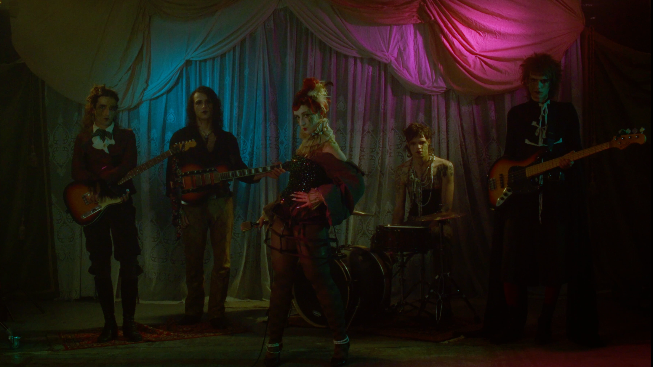Réalisation du clip Caïman pour le groupe, dada punk, rock alternatif, groupe OH NON

Directeur de production : @tbenzaidi
Réalisation : @vadimesg @_rorymoto_
Assistante réalisation : @ancab123
Chef op : @jefffbrook
1er Assistant cam J1 et J2 : @hugo