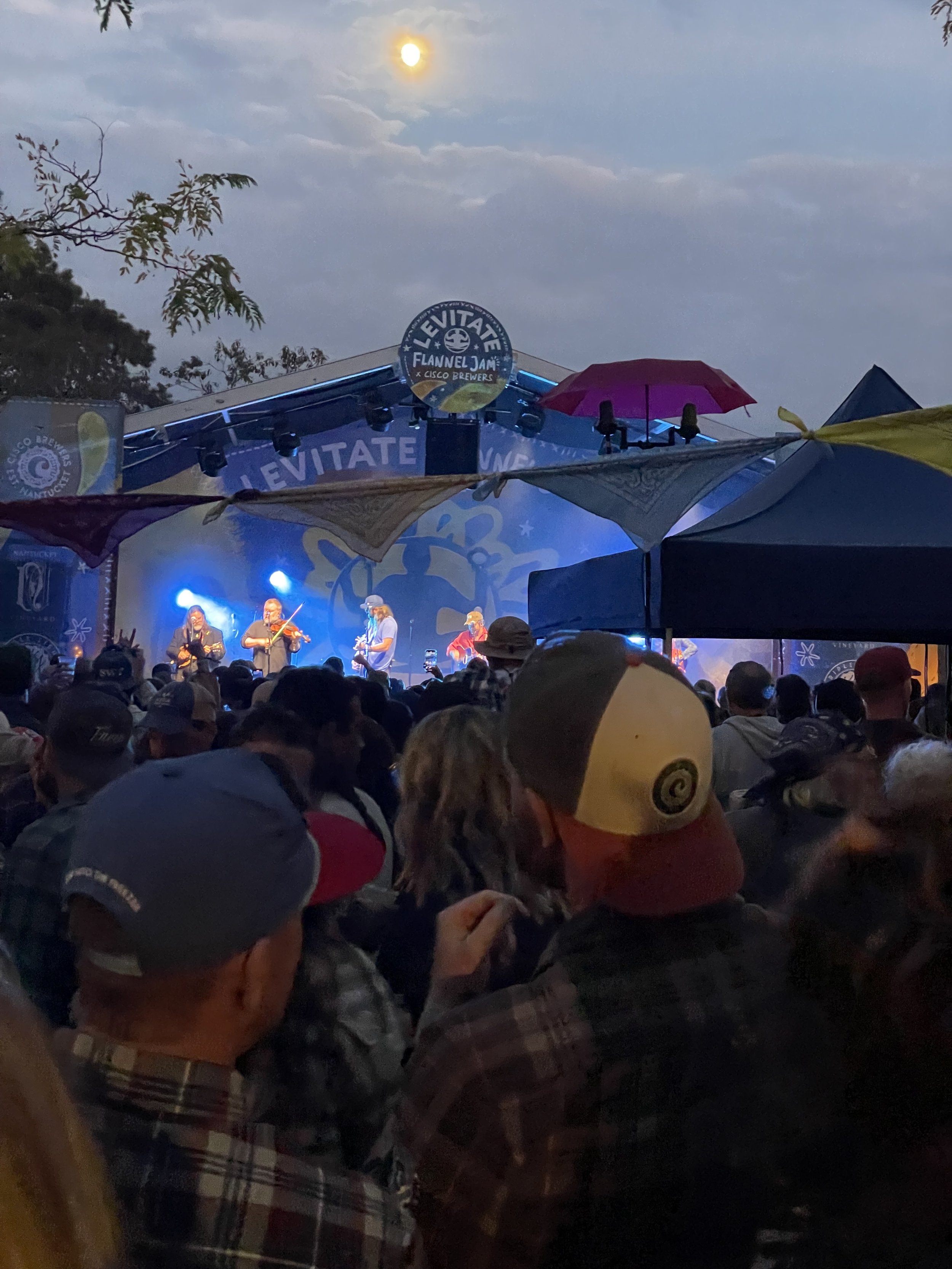 Flannel Jam at Cisco Brewers