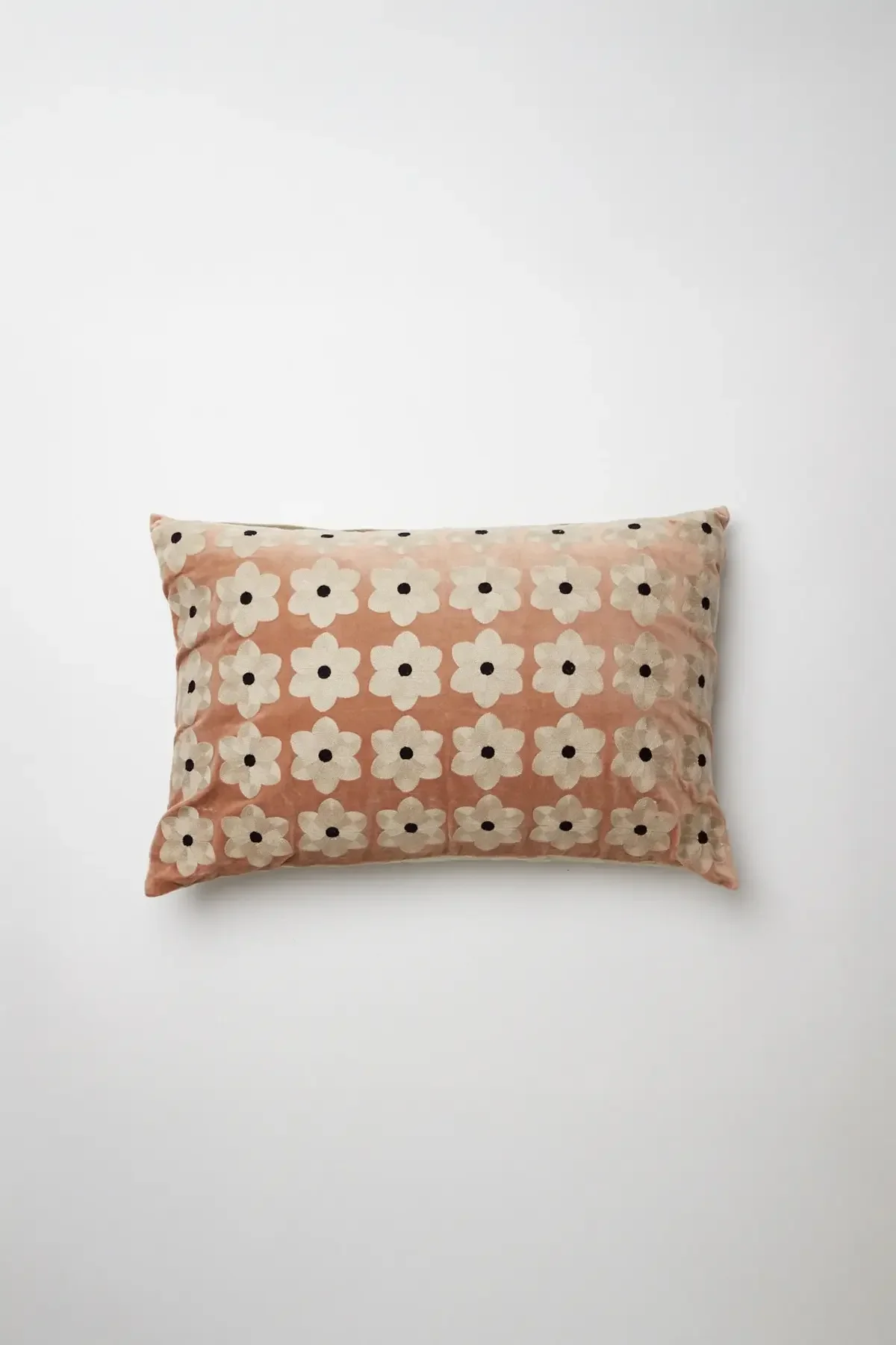 Daisy cushion in dusty pink 40x60