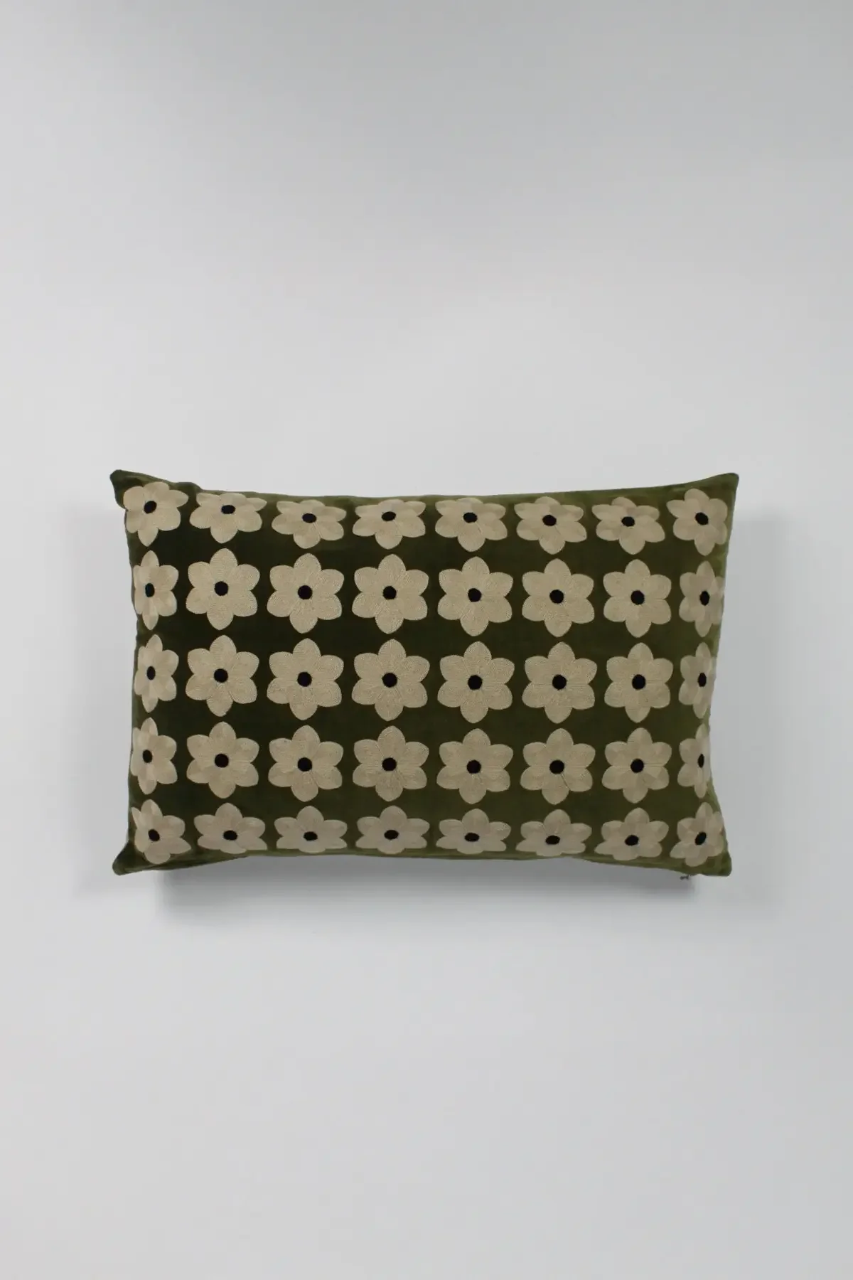 Daisy cushion in moss green 40x60