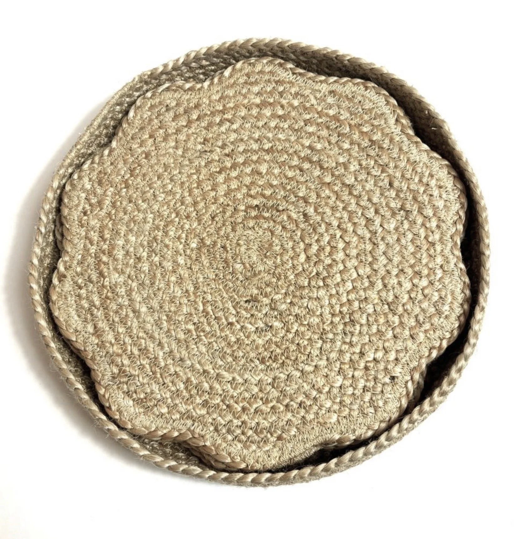 Set of 6 Scalloped Natural Jute Placemats in a Basket