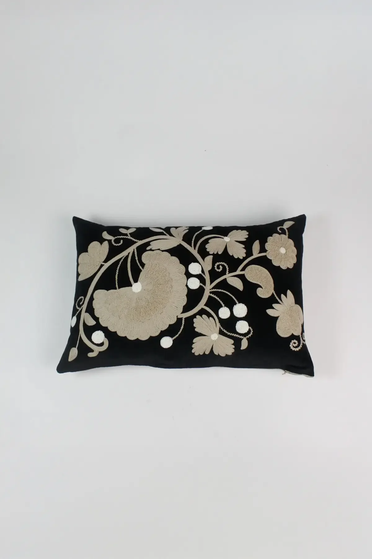 Sabina cushion black 40×60