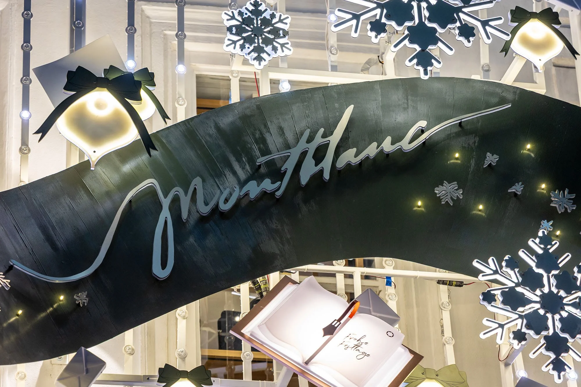 Collective Twenty 5 worked with Montblanc to deliver a festive exterior facade activation for their flagship store on New Bond Street