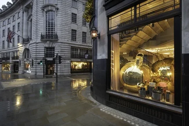 Burberry Bauble Windows