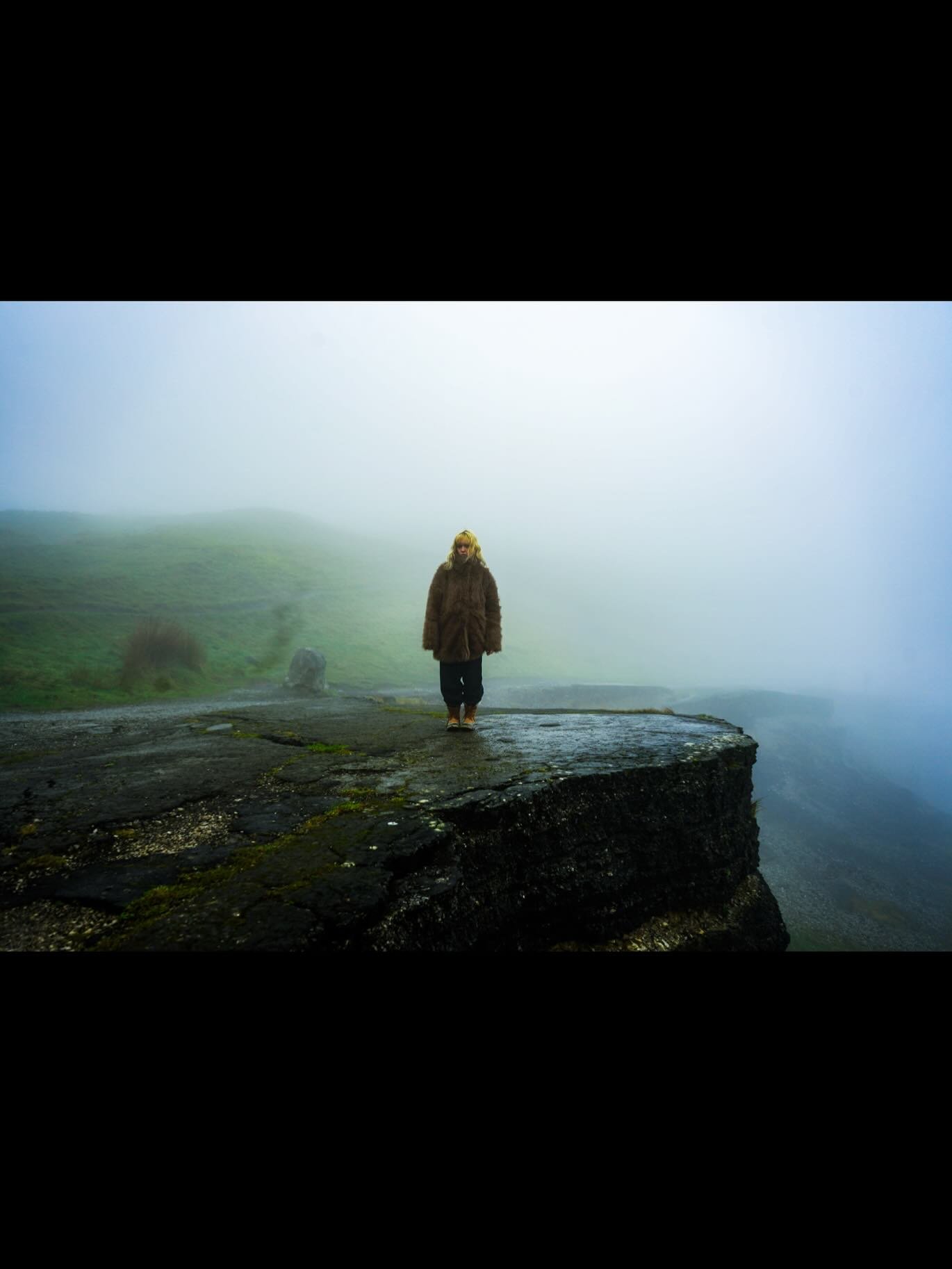 &ldquo; expecting rain&rdquo; - The Dales in my dreams 
🌟 with @erineatingolivez
🌟 #gfw26 #graduatefashionweek