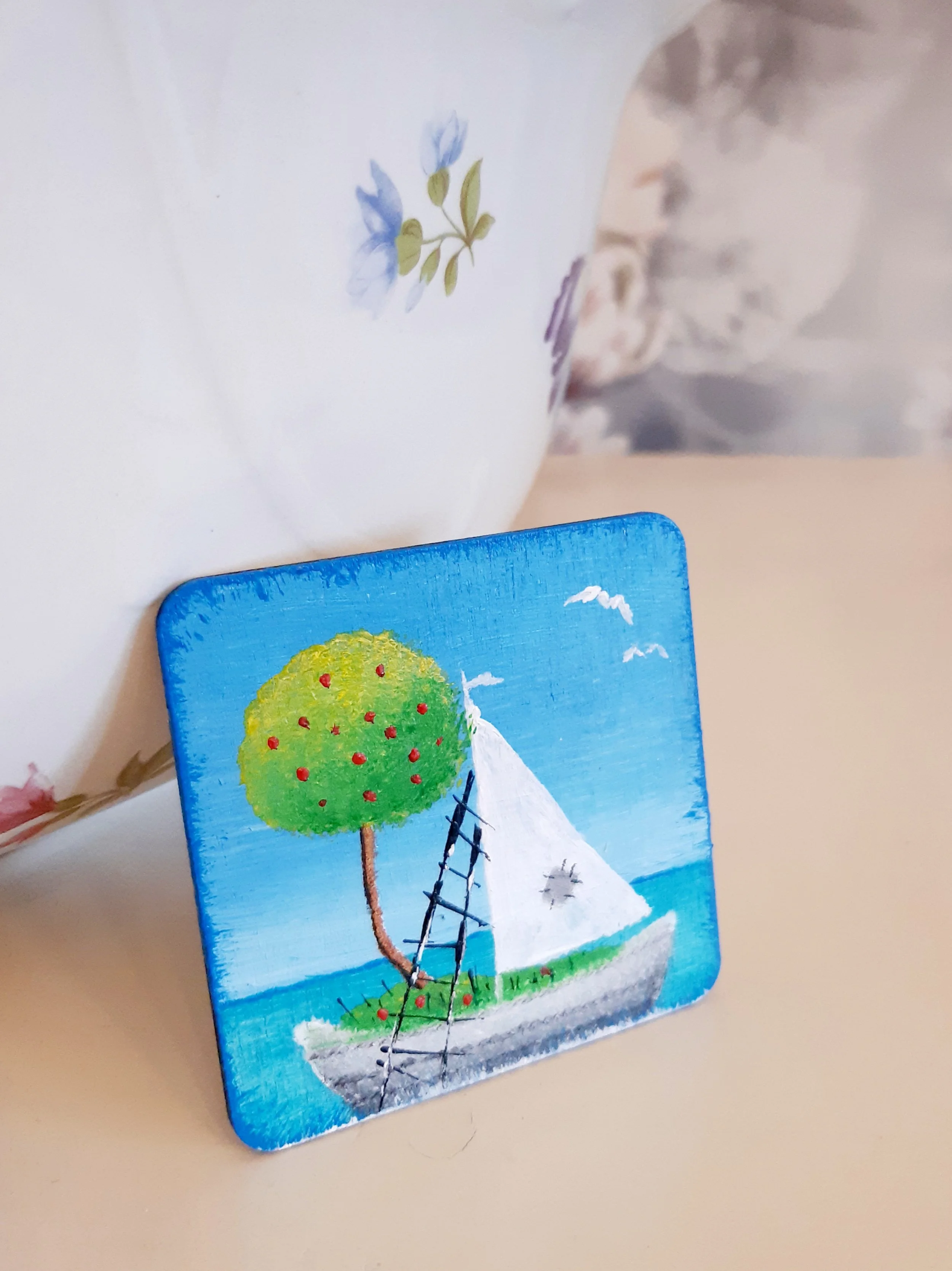 Maalattuja magneetteja, 6 x 6 cm, (kotimainen koivuvaneri, akryyli + lakkaus), saatavilla Tuulentuvan puodista.