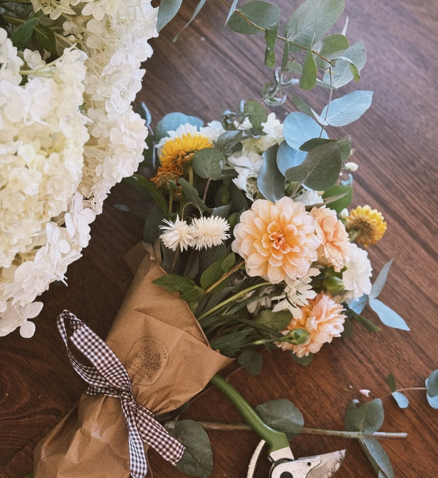 A dahlia dream 🫶🏼🌱✨Mother&rsquo;s Day pop-up stalls and pre orders are coming up soon, and we can&rsquo;t wait to share what we&rsquo;ve been creating for all the mums, nannas and special women in your life 🤍🌿