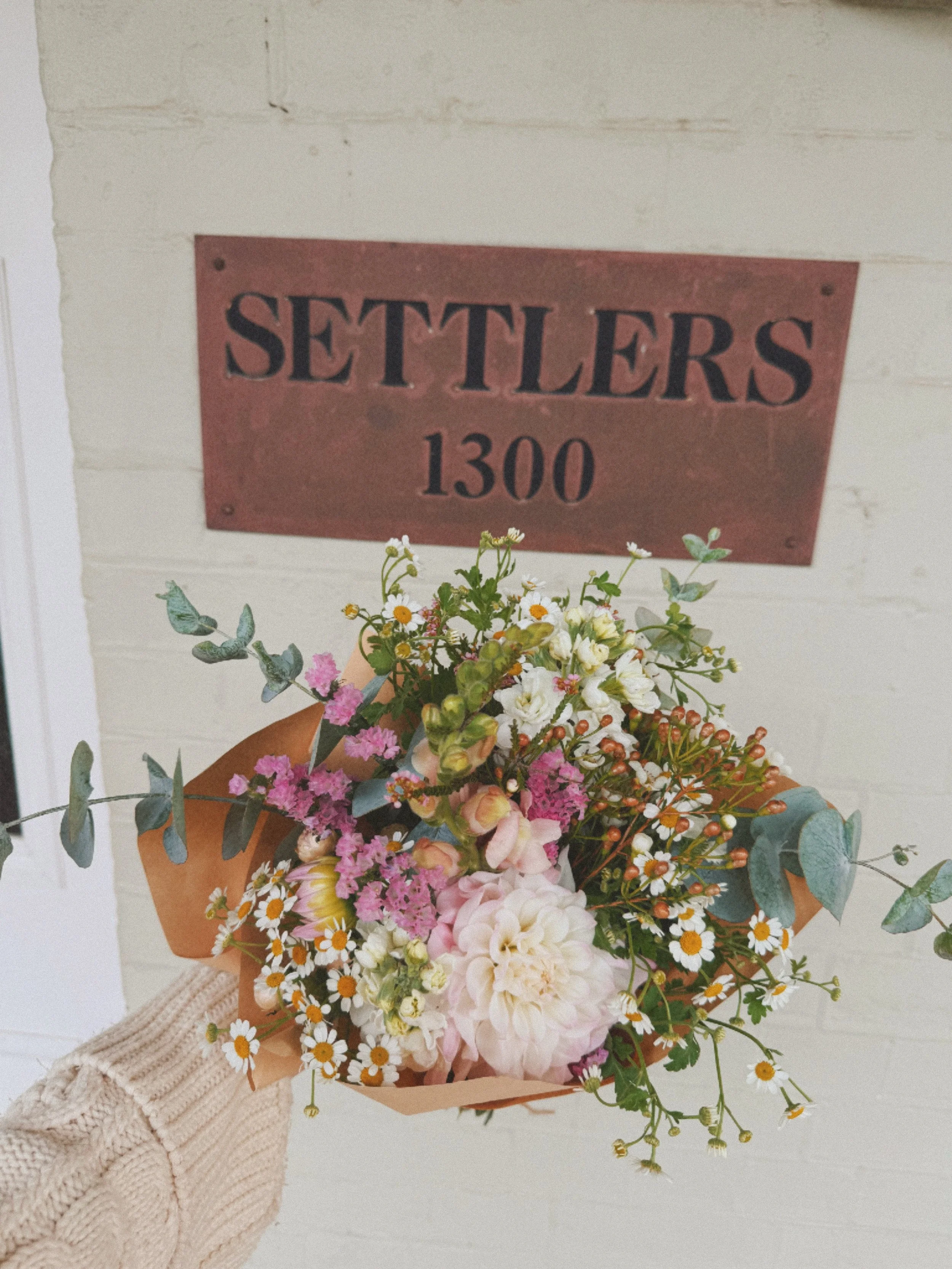 Us Two in Twine chicky babes have been busy bees prepping for the @settlersmulgoa market today which had to be canned with this weather! So grateful to be set up inside and go ahead. We have gorgeous fresh blooms flying out the door with hot coffees!