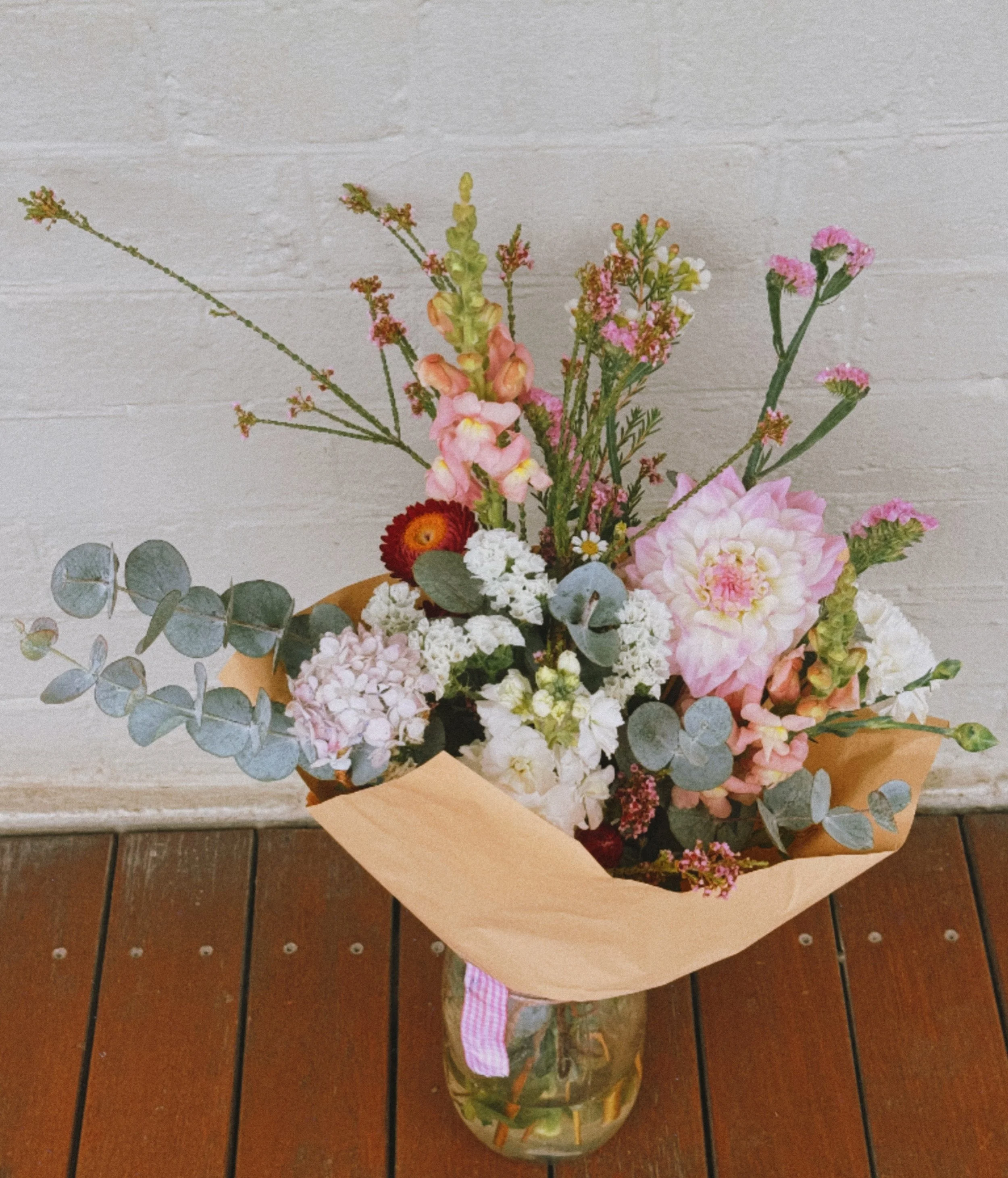 We&rsquo;ve got our gorgeous bunches online and will be having our paper bouquet market bunches at @silverdaleshoppingcentre market this Saturday 10-3pm! Fresh cottage blooms are good for the soul 🌸✨🧚🏻🌸✨