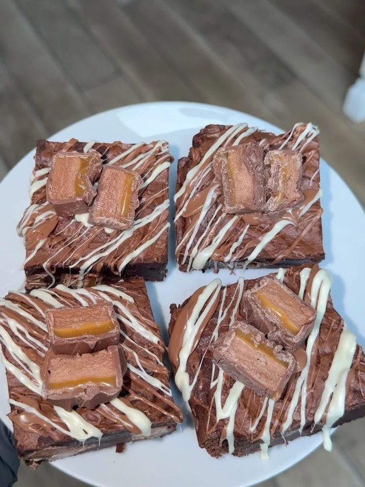 A moment for our Mars Bar brownies 😍

Fudgy, gooey, chocolatey perfection! 
Order these through the website link in our bio alongside loads of other sweet treats 🤎✨

#MarsBarBrownies #BrownieLovers #ChocolateBrownies #SweetTreats #harrogate