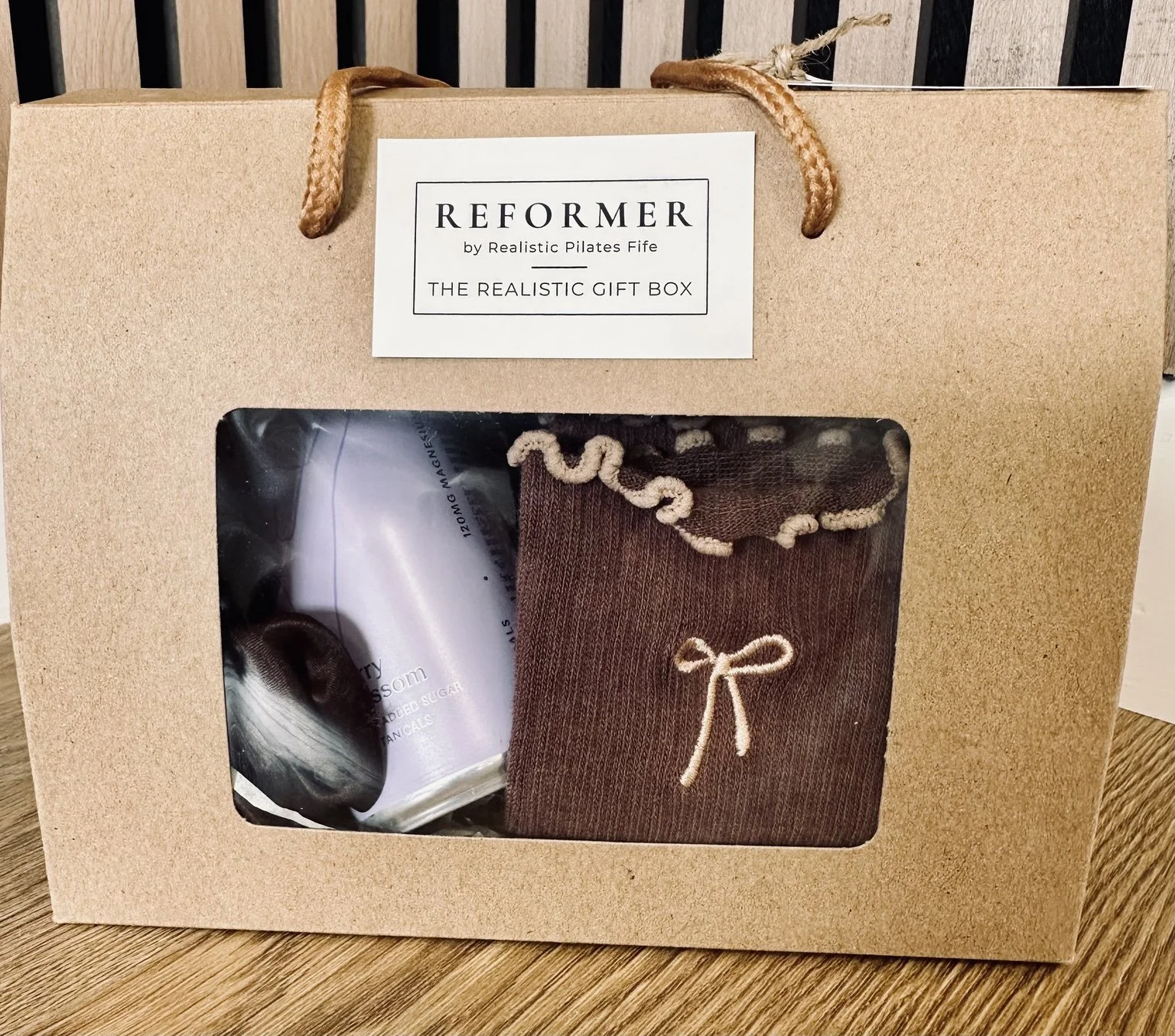 Realistic gift box.jpg