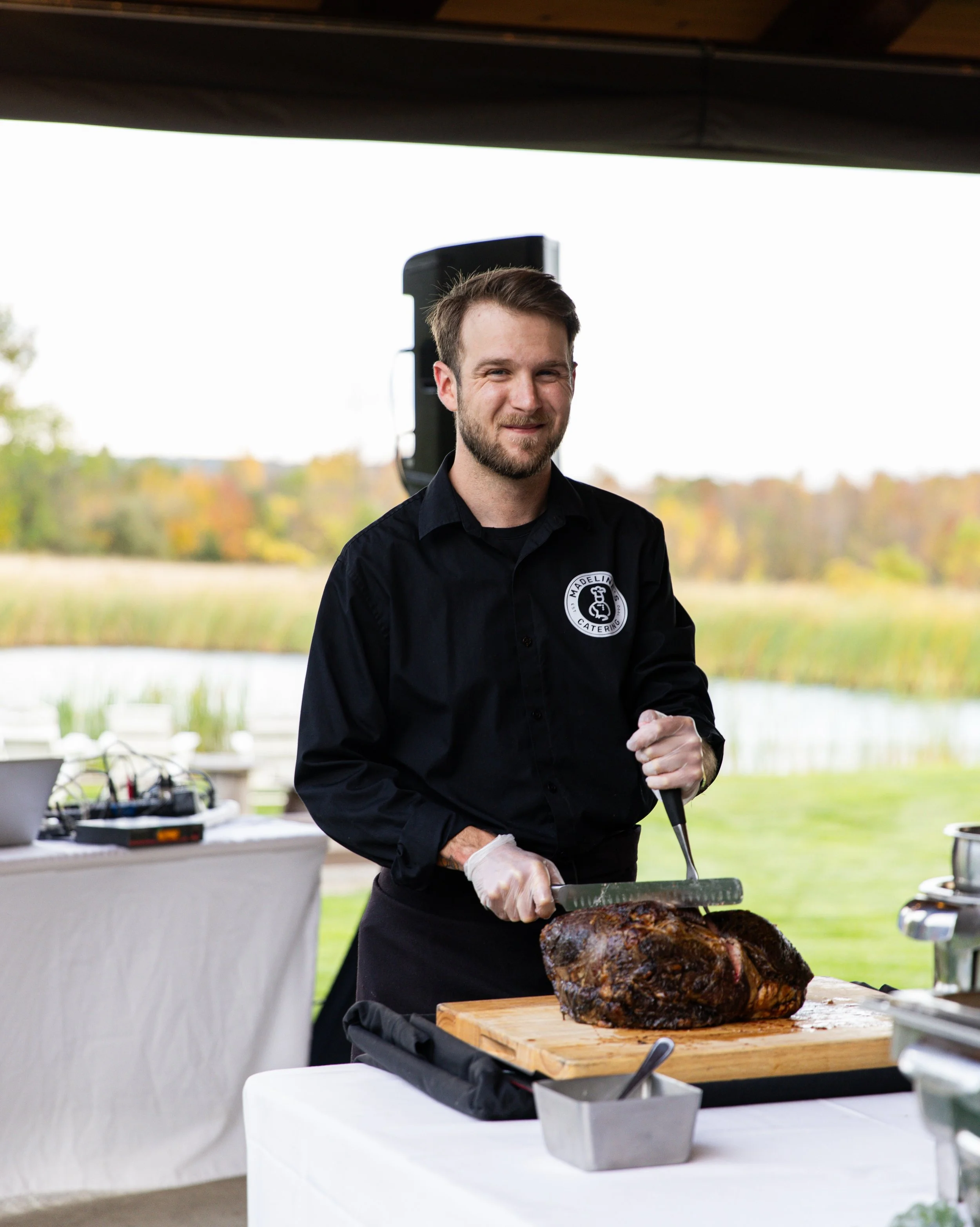 Who else is excited for summer? ☀️Here&rsquo;s a little throwback to our team working a wedding last summer. If you&rsquo;re planning a wedding or event this summer, we would love to help cater your delicious meal! Reach out to our team and we can co