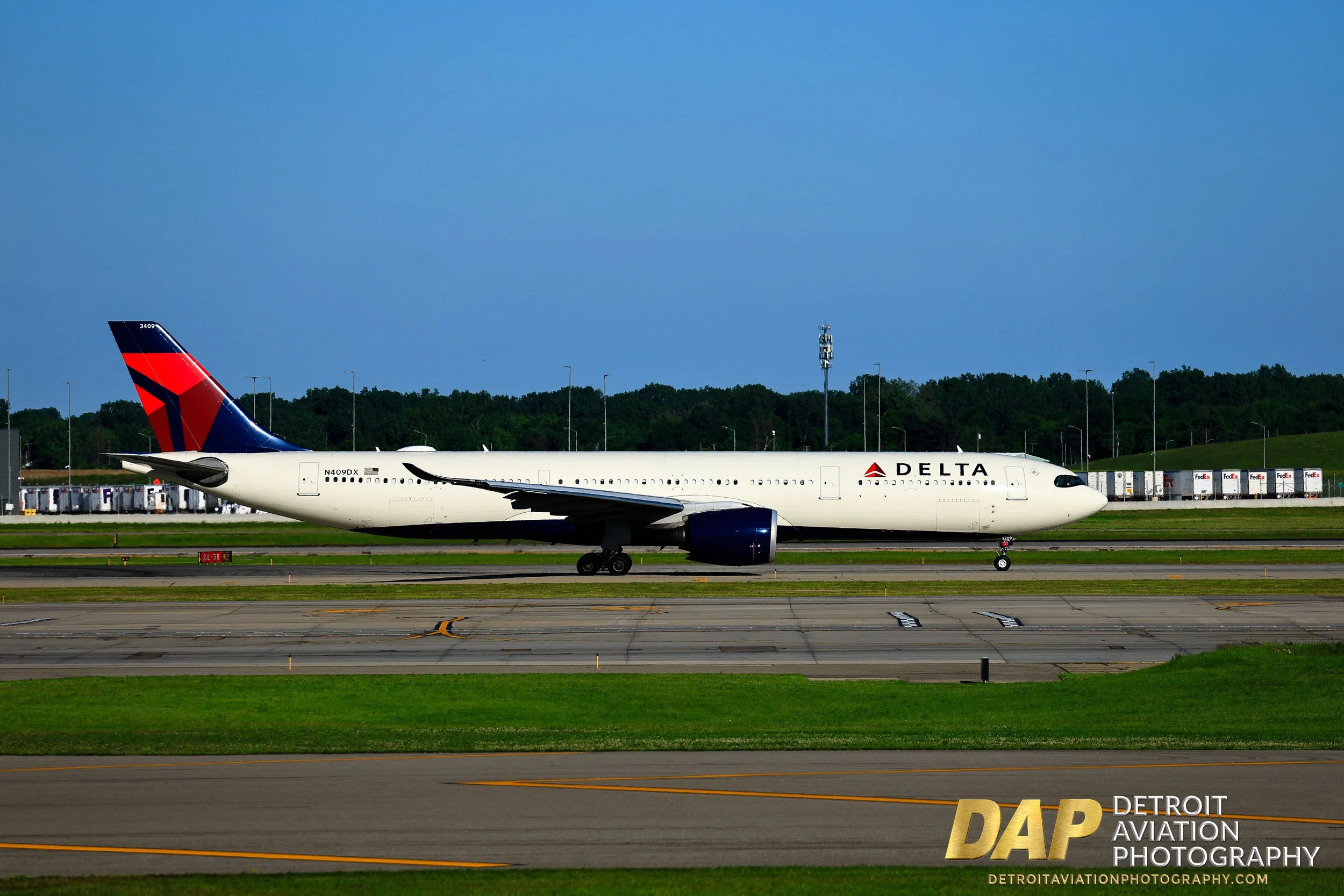 Delta_N409DX-1.jpg