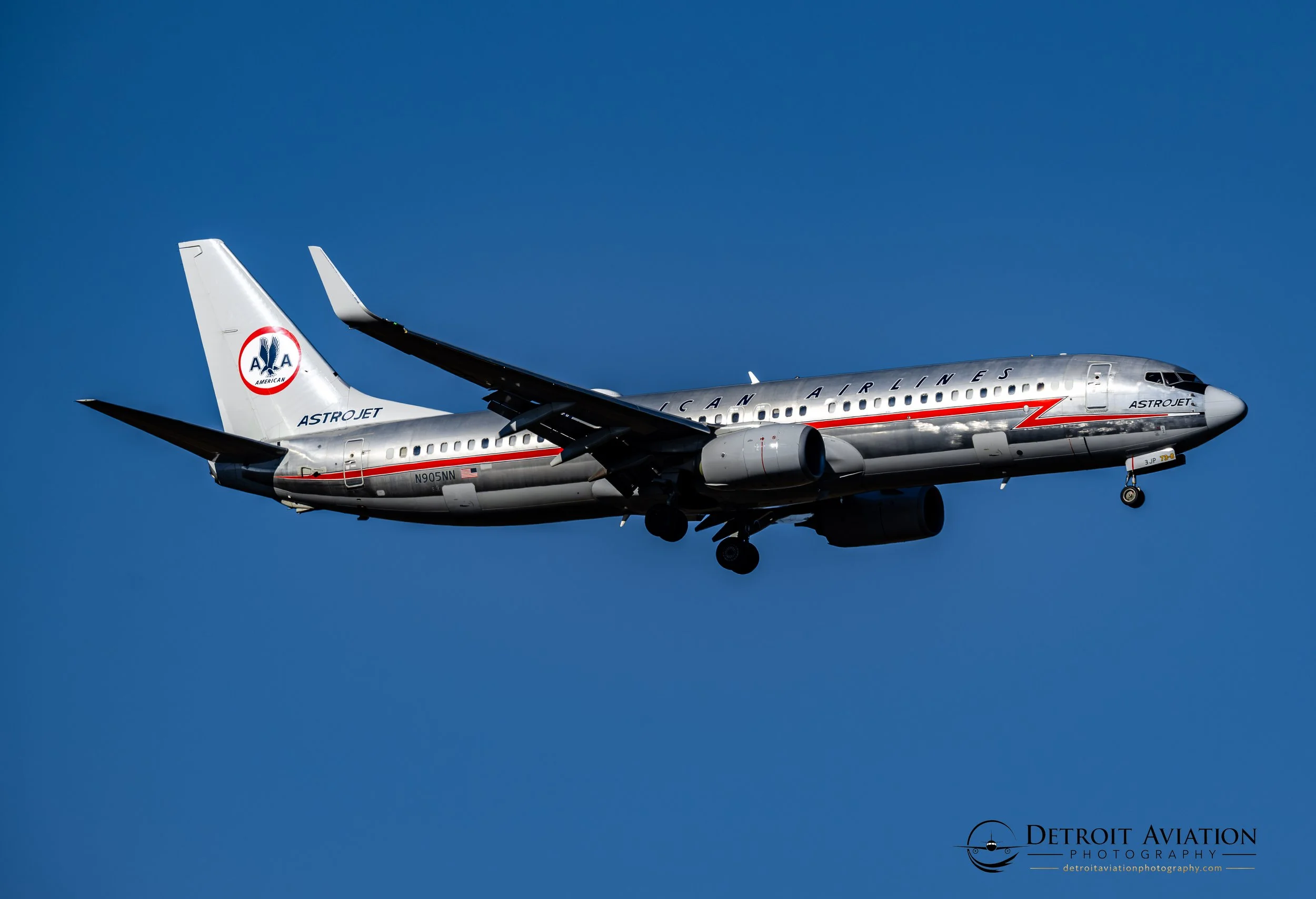 American Airlines Boeing 737-800 "AstroJet" —N905NN