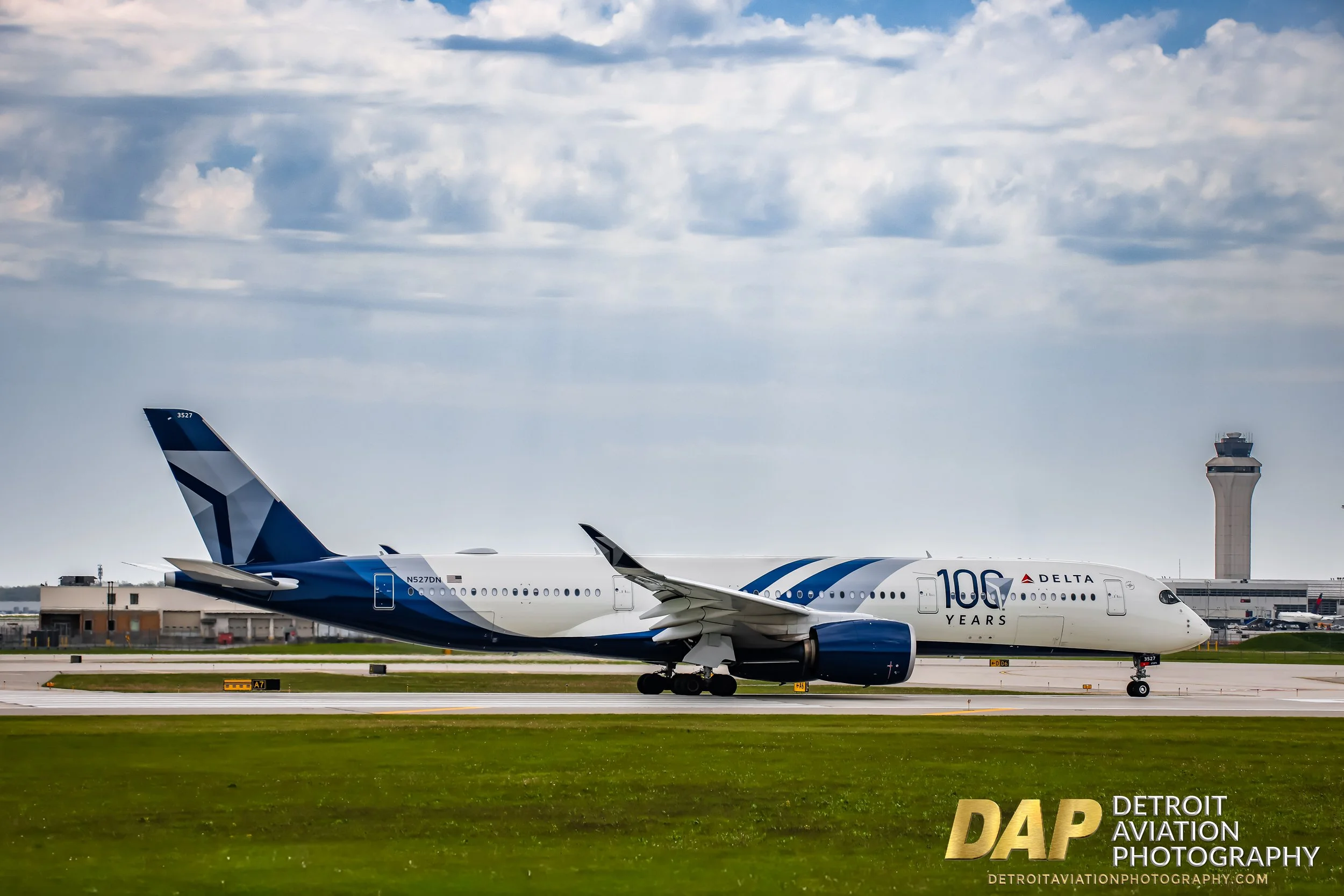 DELTA_N527DN_100 yEAR-1.jpg