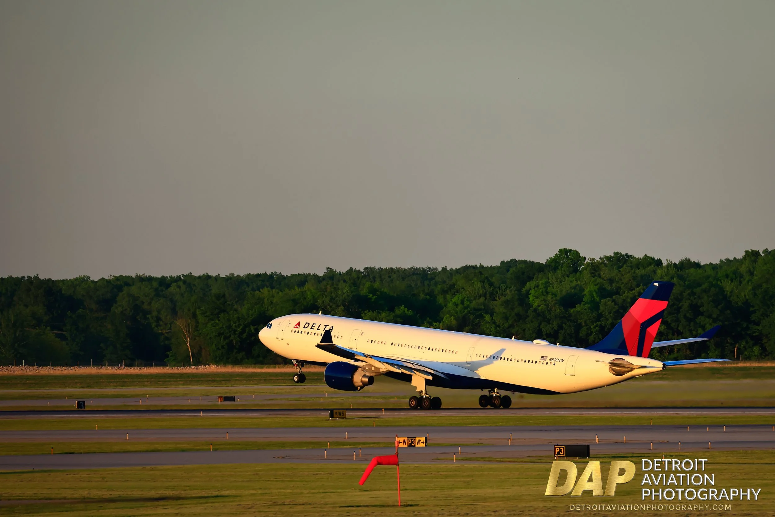 Delta_N816NW-1.jpg